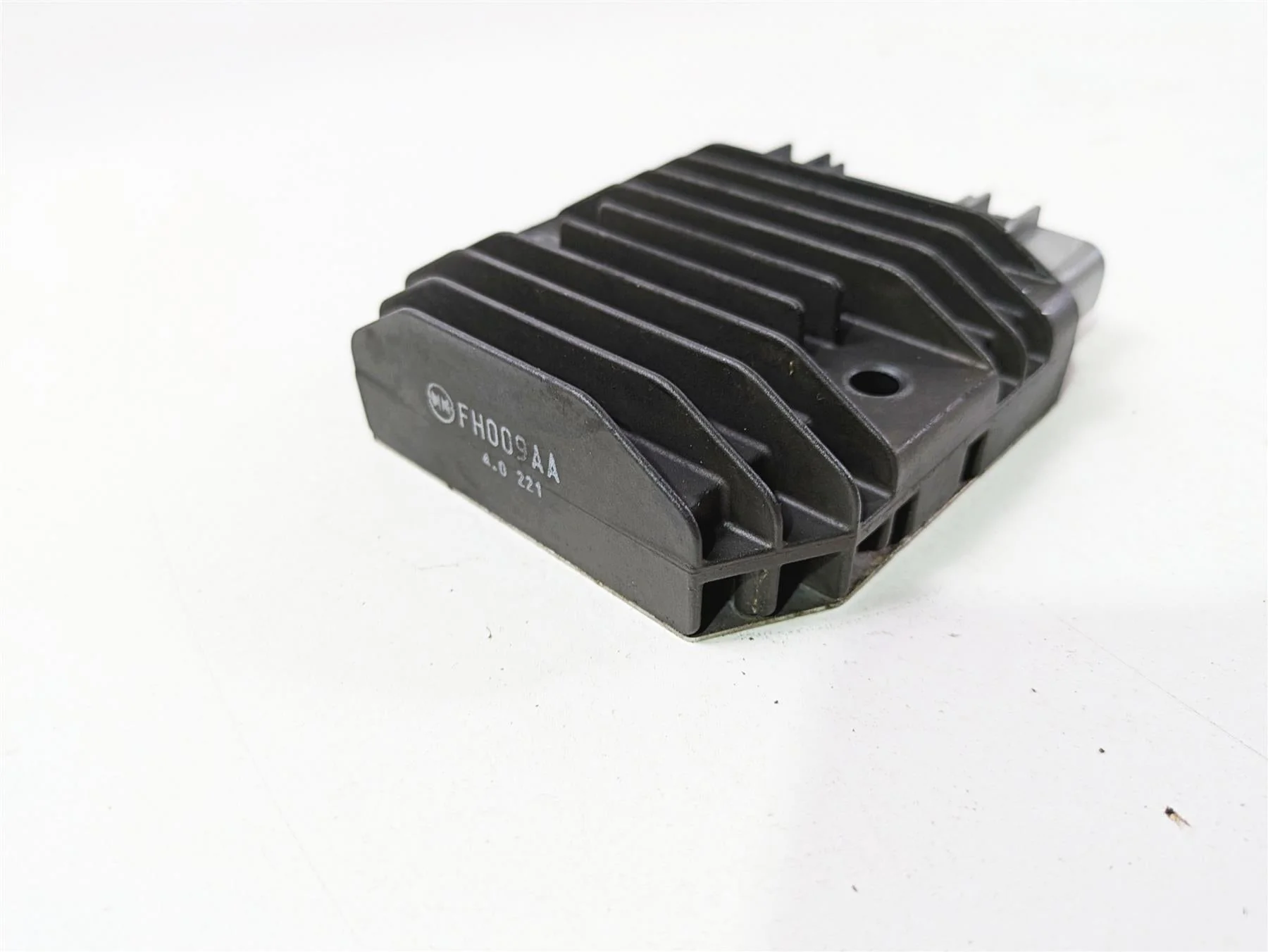 2006 Triumph Rocket 3 Rectifier Voltage Regulator FH009AA T1300470 - Image 11