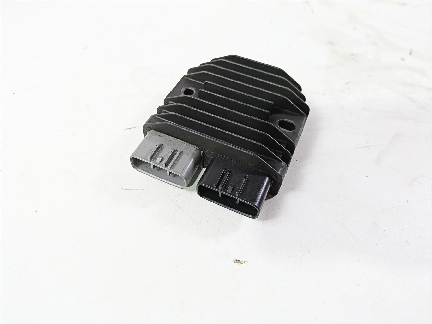 2006 Triumph Rocket 3 Rectifier Voltage Regulator FH009AA T1300470 - Image 12