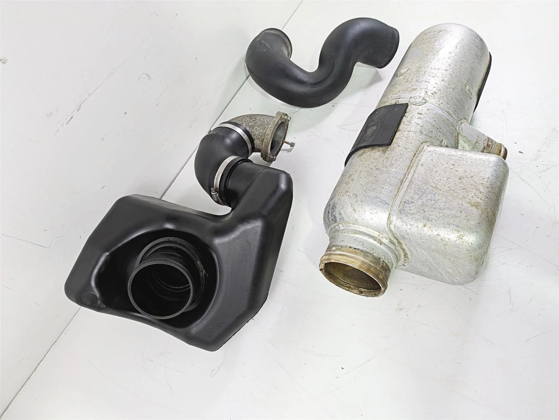 2006 Yamaha GP1300R Waverunner Exhaust Muffler & Resonator F1G-67550-10-00 - Image 7