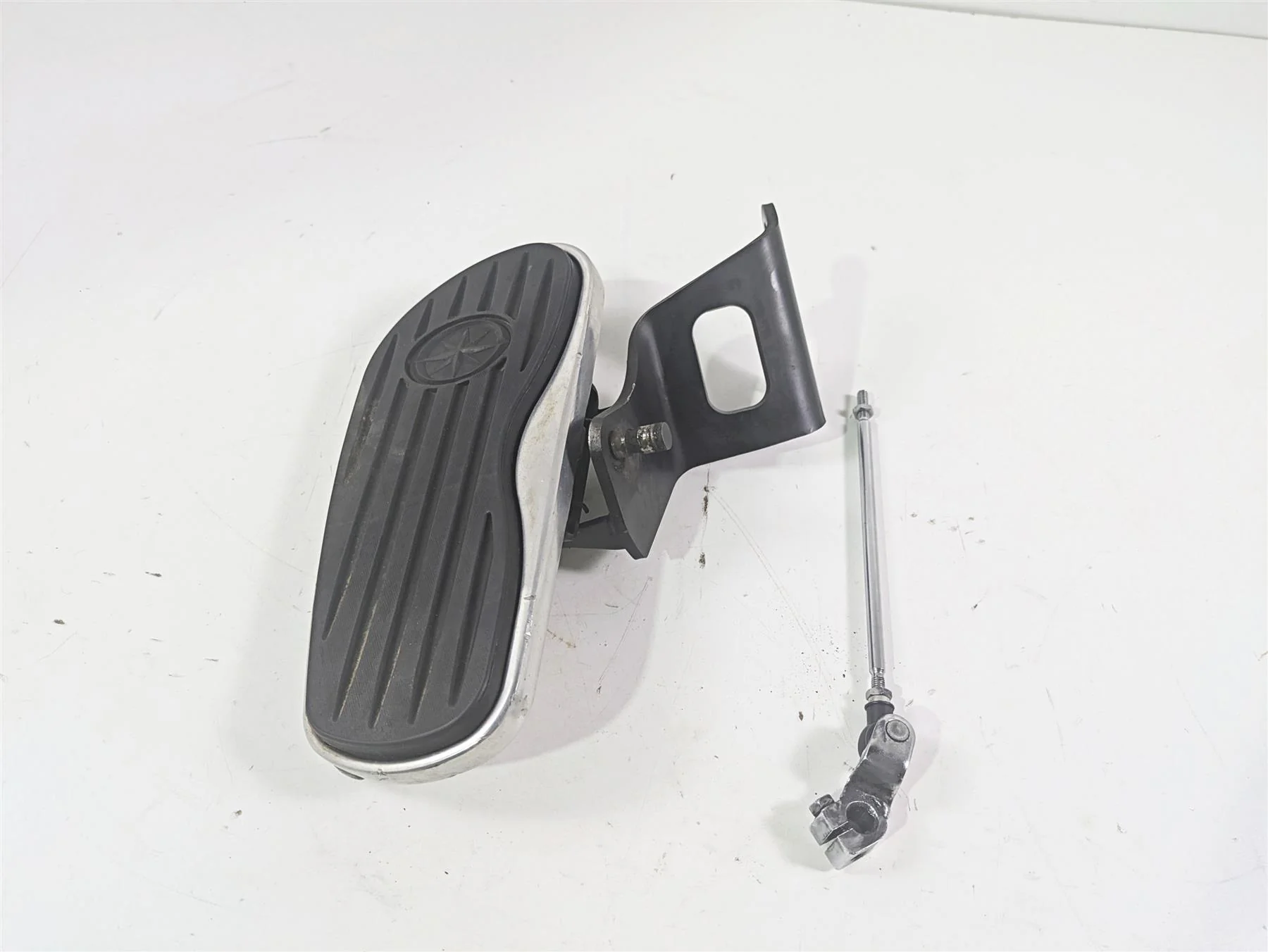 2006 Yamaha XVS650 V-Star Classic Left Floor Board & Mount 5BN-27412-03-00 - Image 12