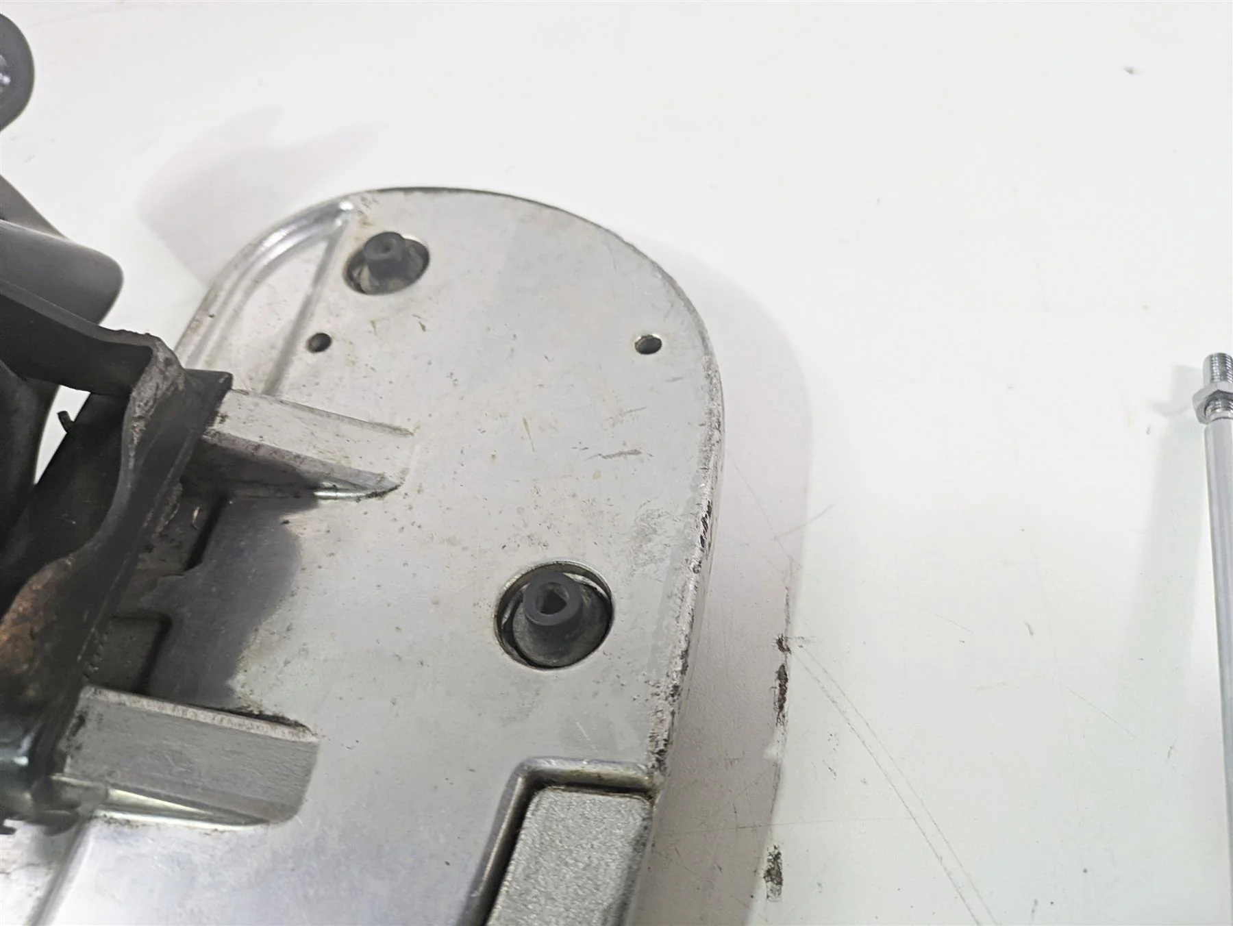 2006 Yamaha XVS650 V-Star Classic Left Floor Board & Mount 5BN-27412-03-00 - Image 9