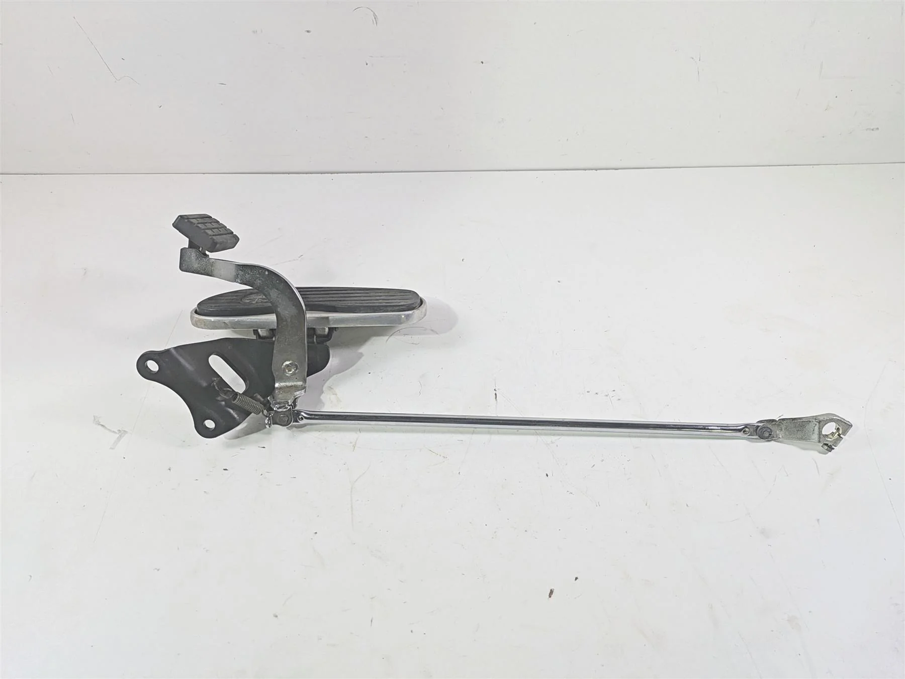 2006 Yamaha XVS650 V-Star Classic Right Floorboard & Brake Pedal 5BN-27420-00-00 - Image 11