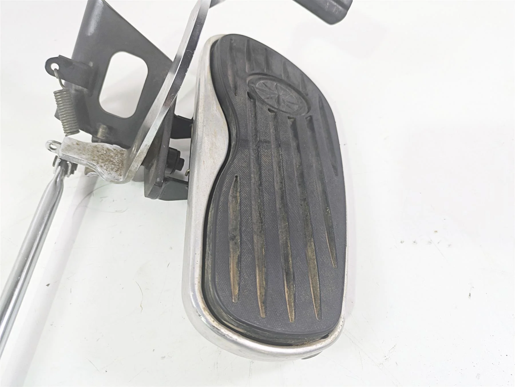2006 Yamaha XVS650 V-Star Classic Right Floorboard & Brake Pedal 5BN-27420-00-00 - Image 3