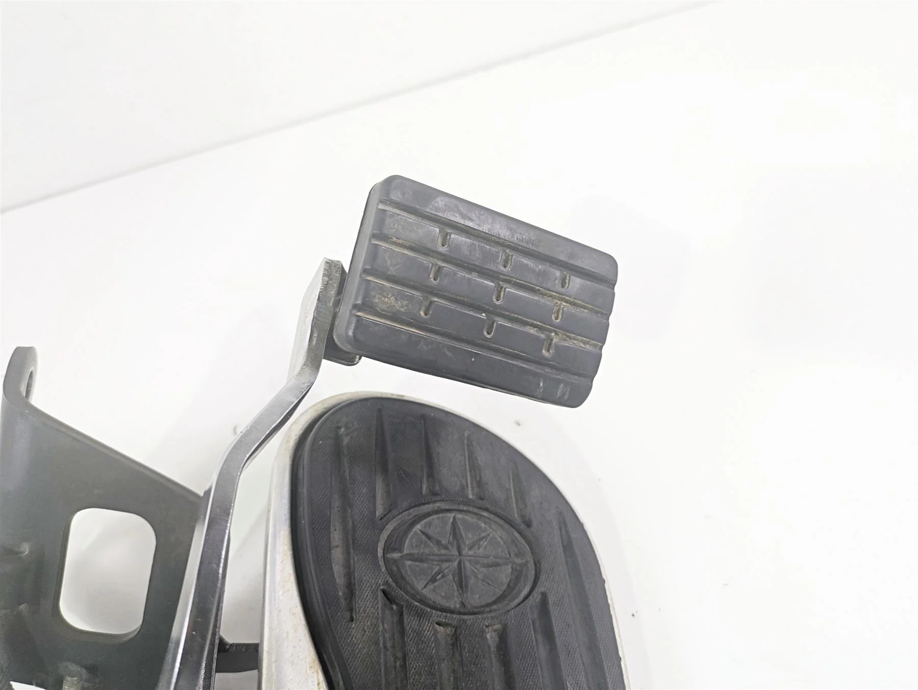 2006 Yamaha XVS650 V-Star Classic Right Floorboard & Brake Pedal 5BN-27420-00-00 - Image 4