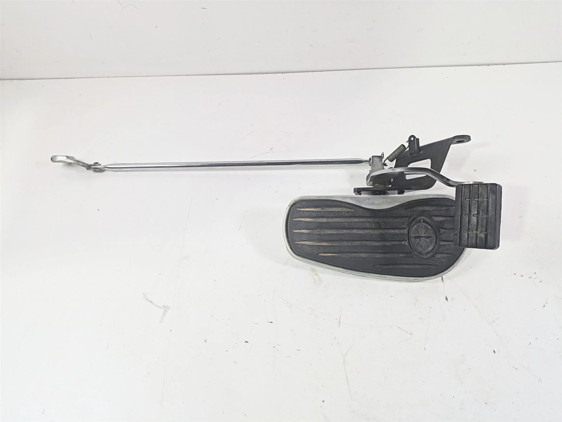 2006 Yamaha XVS650 V-Star Classic Right Floorboard & Brake Pedal 5BN-27420-00-00 - Image 7