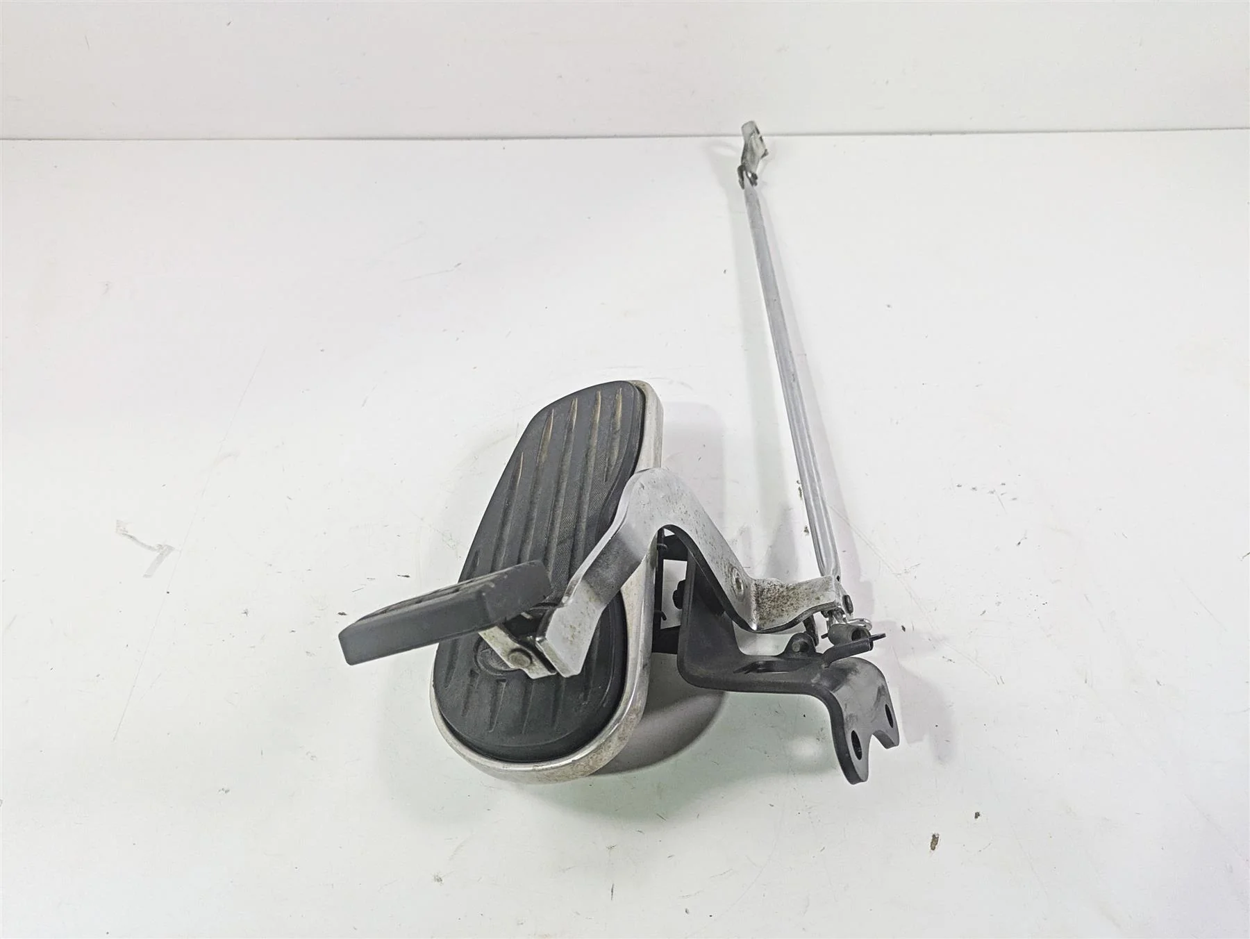 2006 Yamaha XVS650 V-Star Classic Right Floorboard & Brake Pedal 5BN-27420-00-00 - Image 8