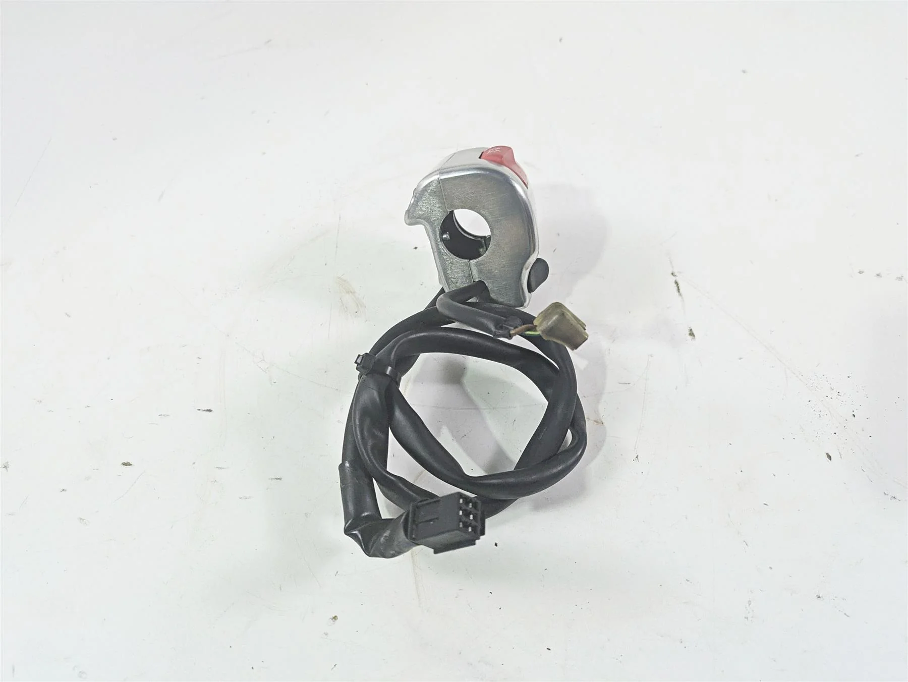 2006 Yamaha XVS650 V-Star Classic Right Hand Control Switch 5KS-83975-10-00 - Image 4