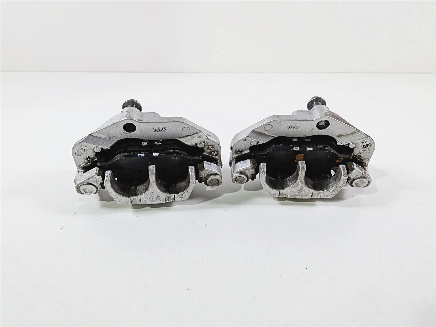 2006 Yamaha XVZ1300 Royal Star Front Brake Calipers 4WM-2580T-01  4WM-2580U-01 - Image 6