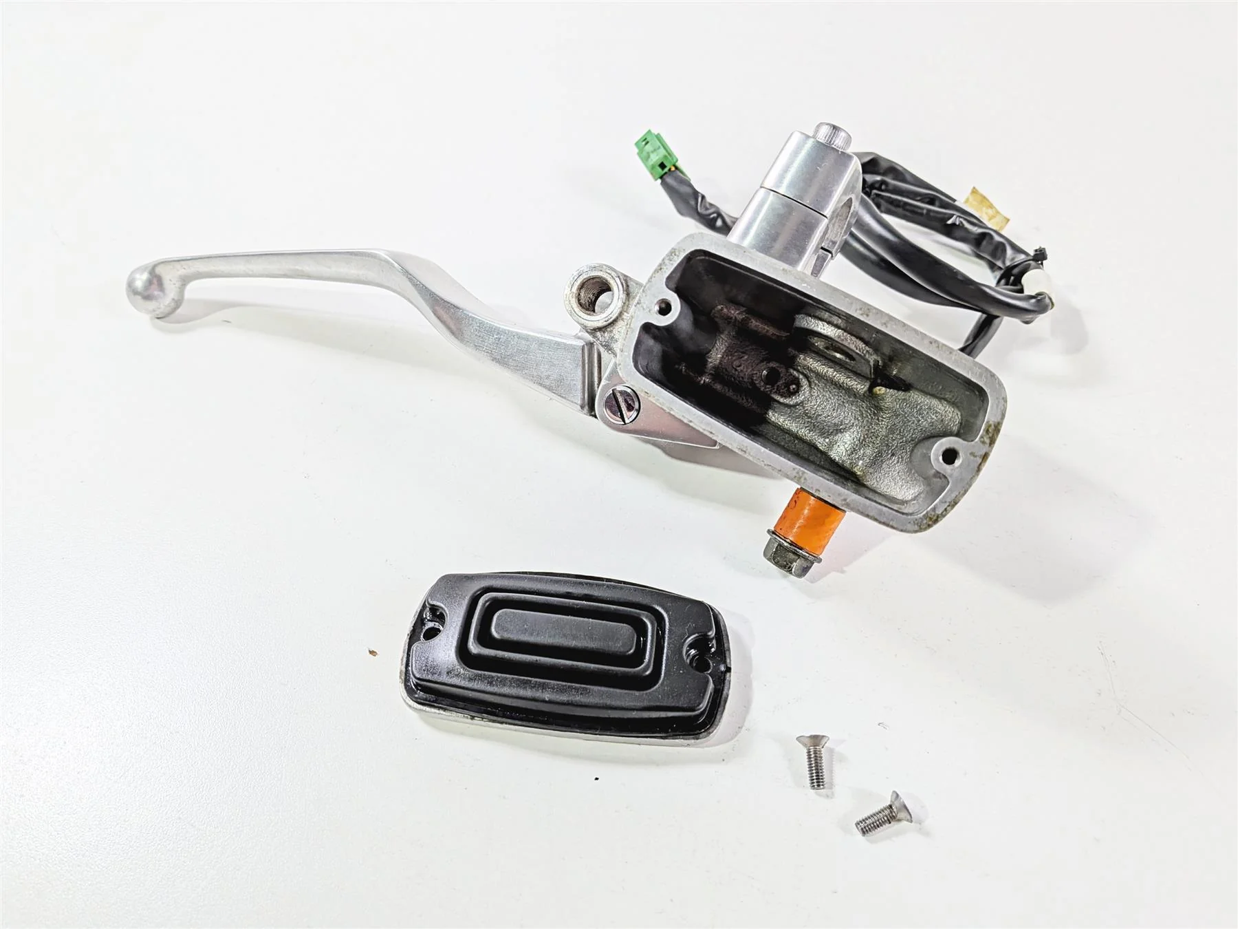 2006 Yamaha XVZ1300 Royal Star Front Brake Master Cylinder 4XY-W2587-01-00 - Image 8