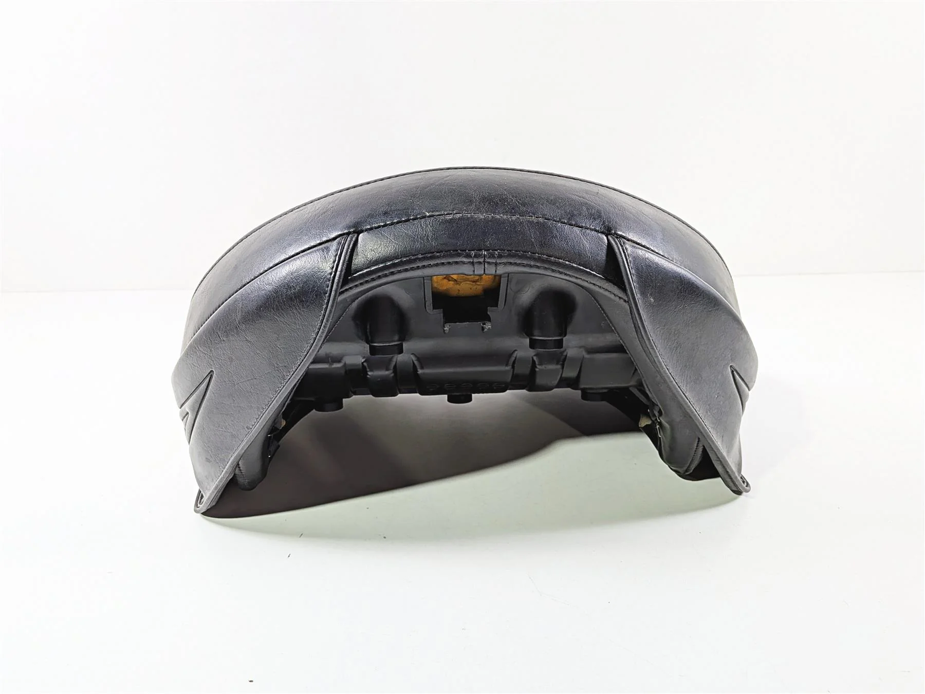 2006 Yamaha XVZ1300 Royal Star Front Seat Saddle 1D6-24710-00-00 - Image 4