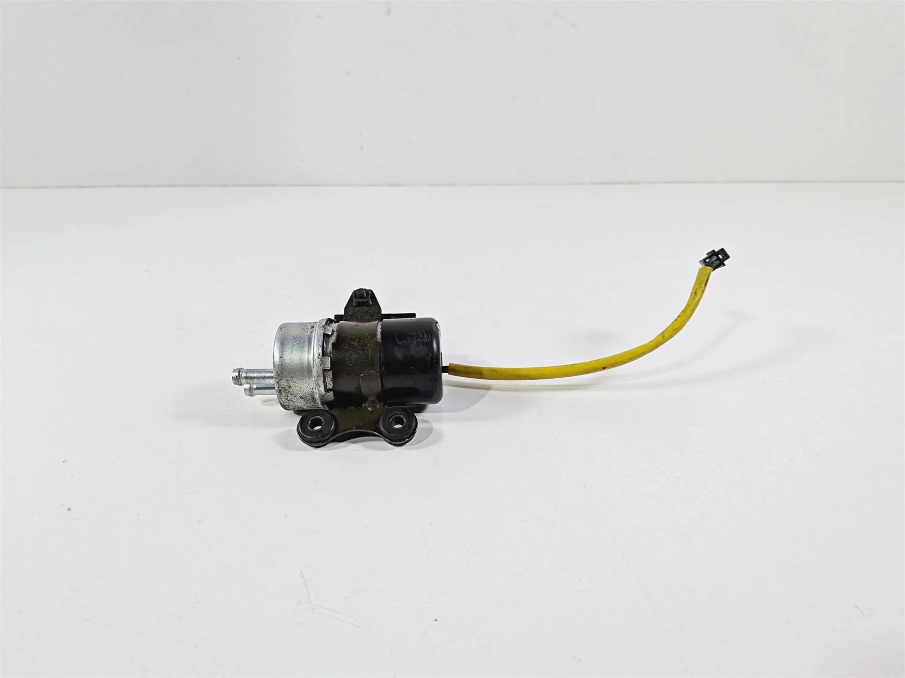 2006 Yamaha XVZ1300 Royal Star Fuel Gas Petrol Pump 1D6-13907-00-00 1D6-13907-01 - Image 3