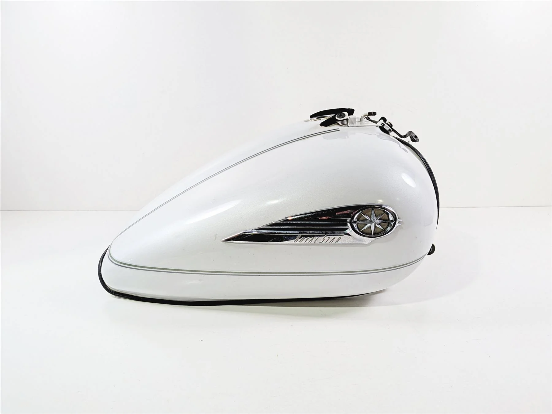 2006 Yamaha XVZ1300 Royal Star Fuel Gas Petrol Tank White 1D6-Y2410-10-05