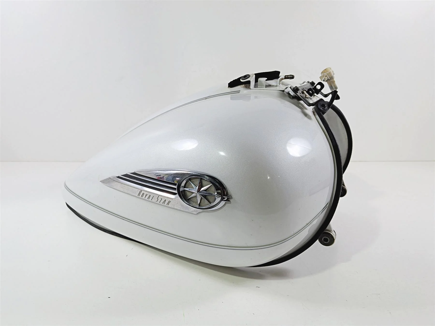 2006 Yamaha XVZ1300 Royal Star Fuel Gas Petrol Tank White 1D6-Y2410-10-05 - Image 15