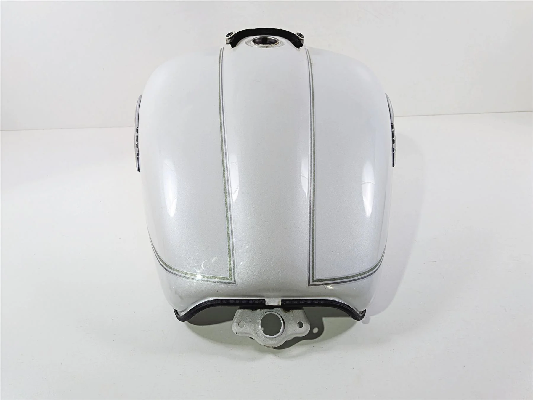 2006 Yamaha XVZ1300 Royal Star Fuel Gas Petrol Tank White 1D6-Y2410-10-05 - Image 2