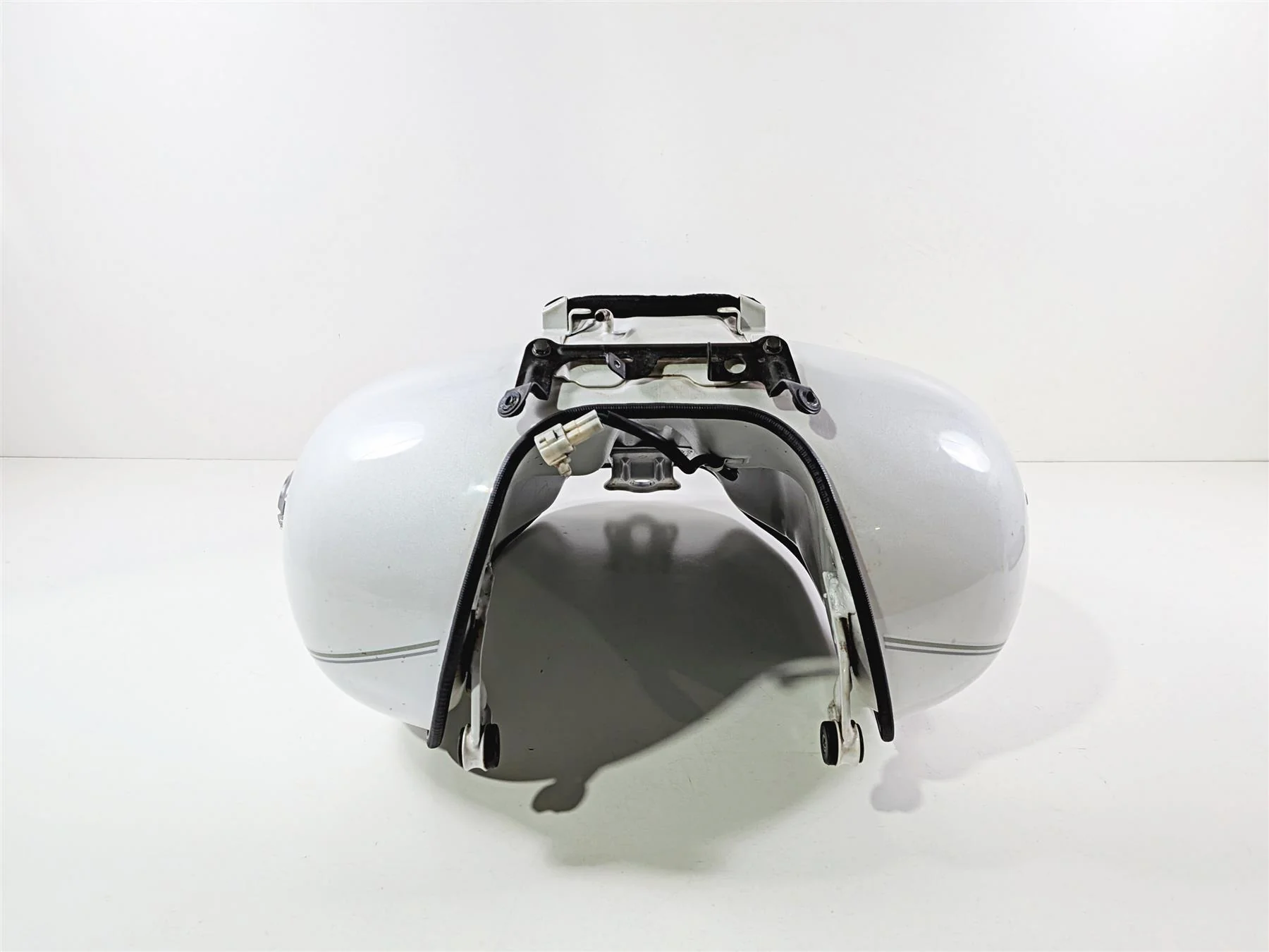2006 Yamaha XVZ1300 Royal Star Fuel Gas Petrol Tank White 1D6-Y2410-10-05 - Image 4