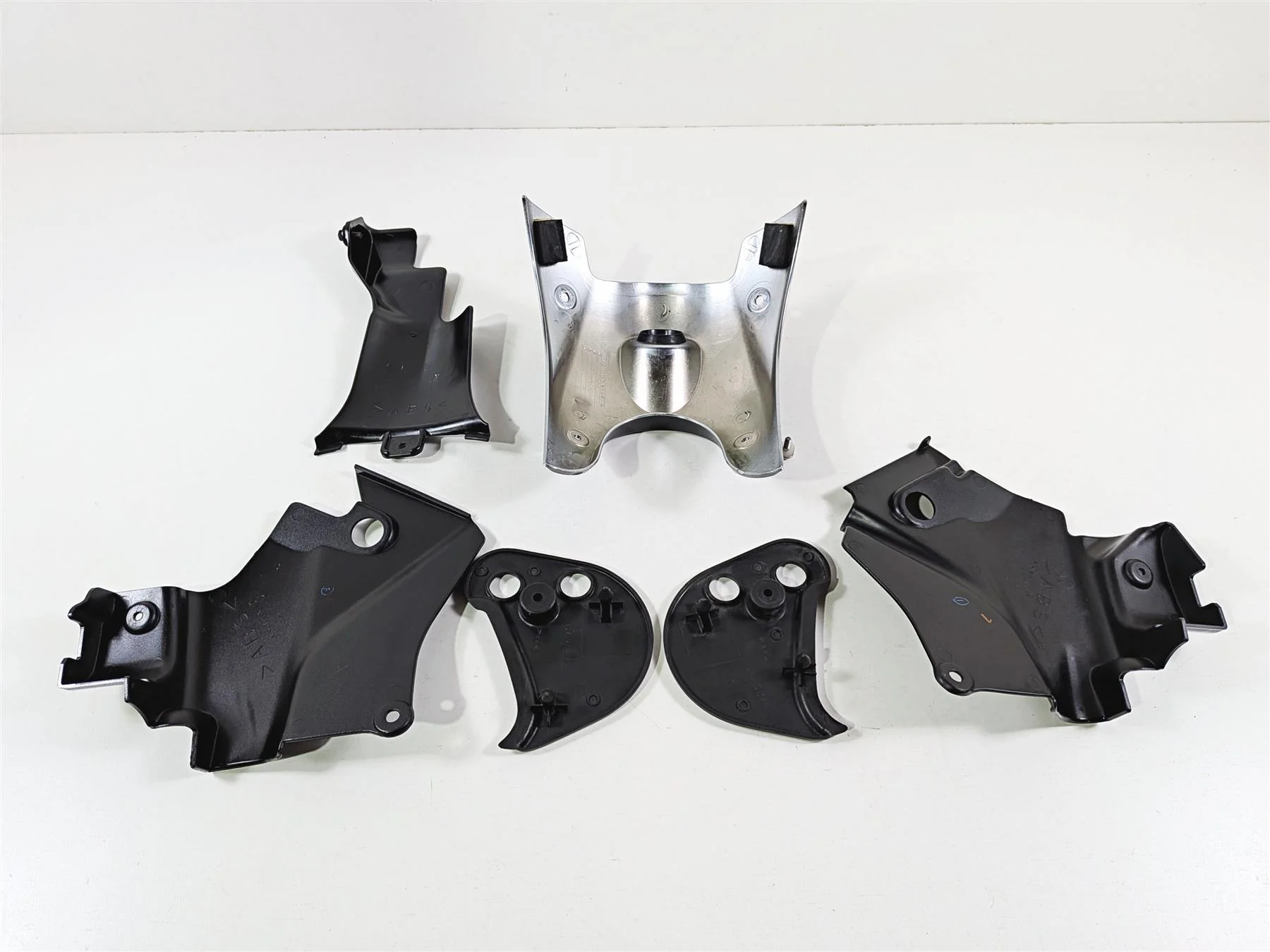 2006 Yamaha XVZ1300 Royal Star Ignition Switch & Neck Cover Fairing Set - Image 3