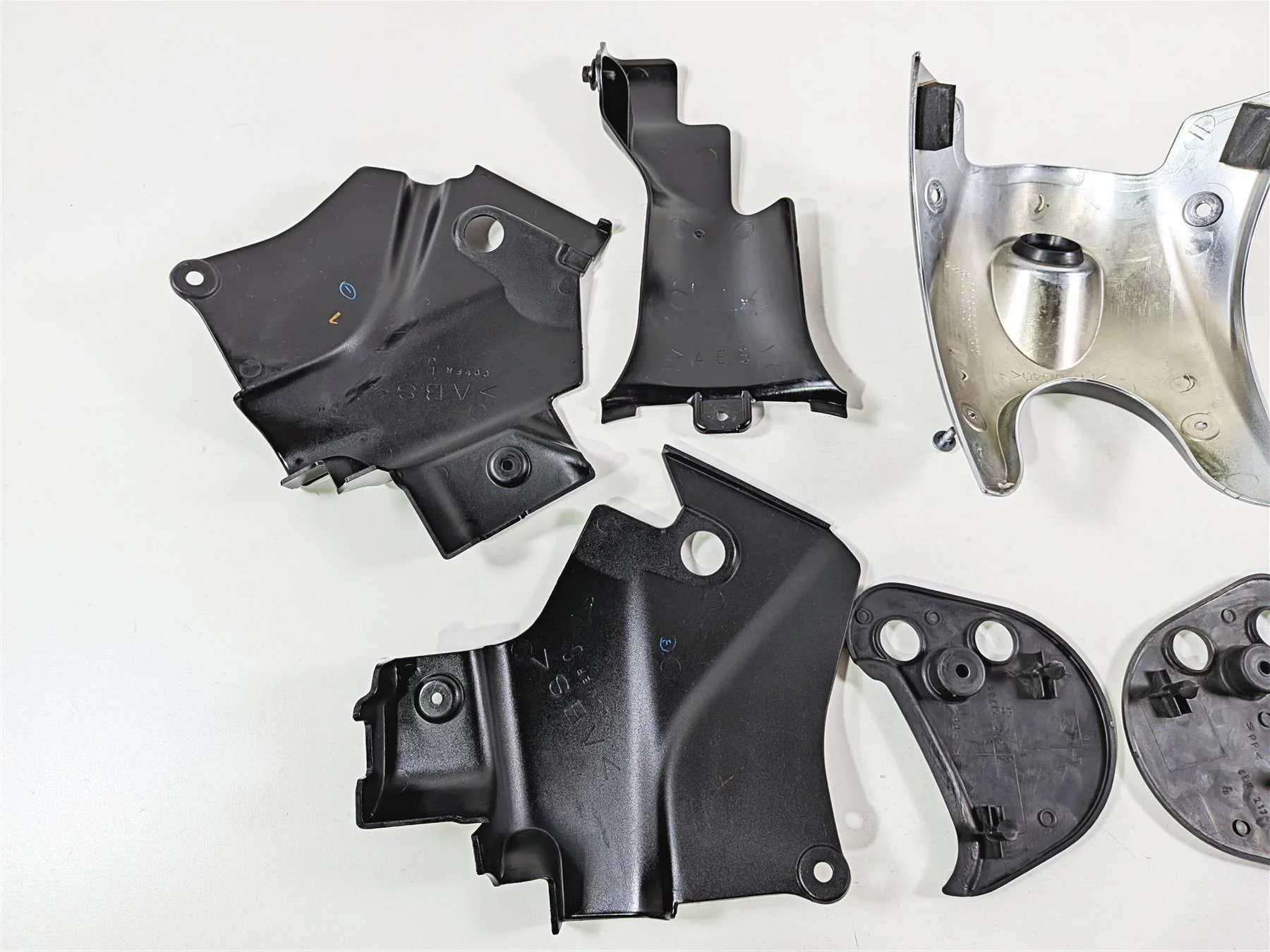 2006 Yamaha XVZ1300 Royal Star Ignition Switch & Neck Cover Fairing Set - Image 6