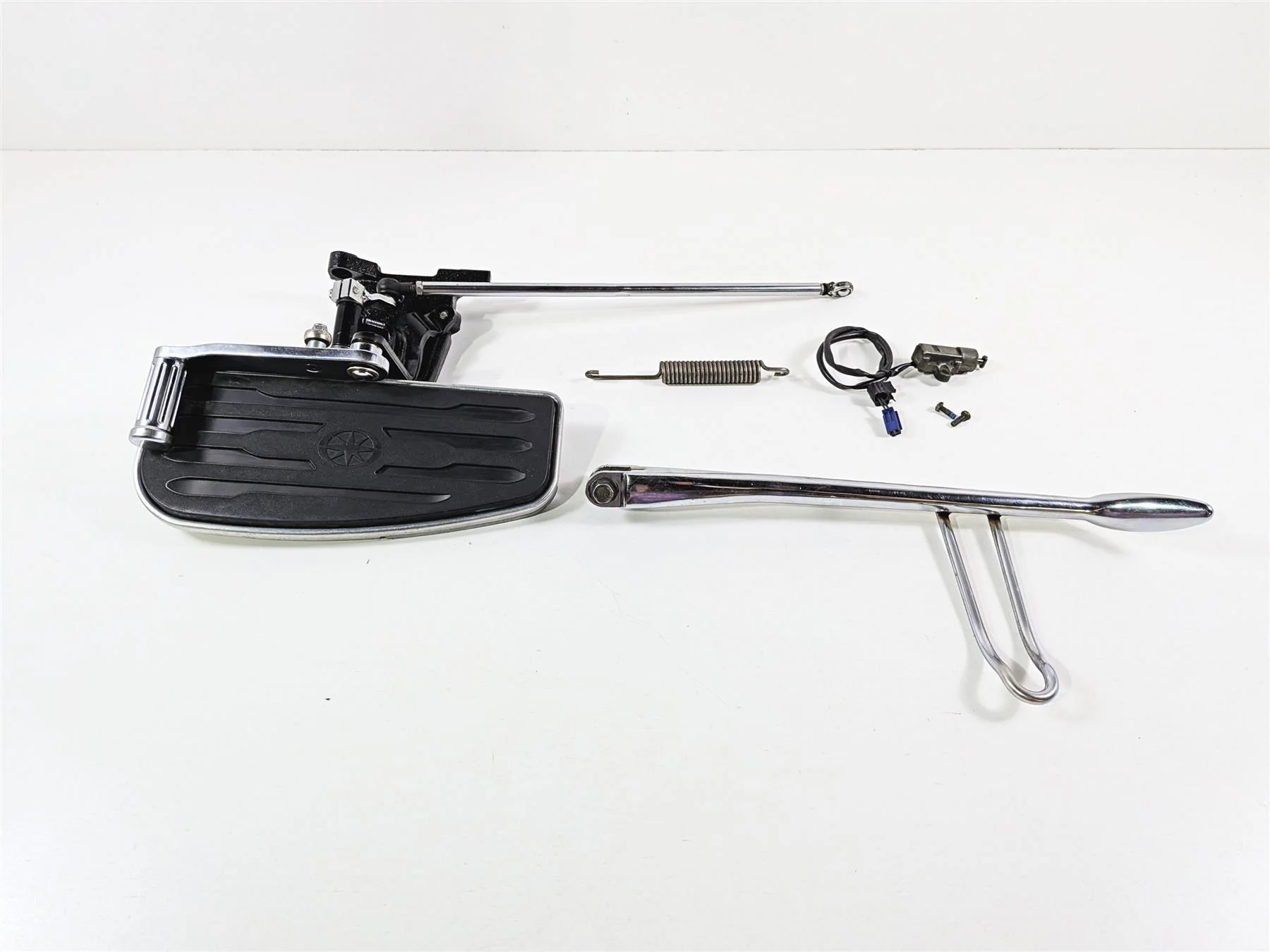 2006 Yamaha XVZ1300 Royal Star Left Floor Board & Shifter 4XY-27410-10-00
