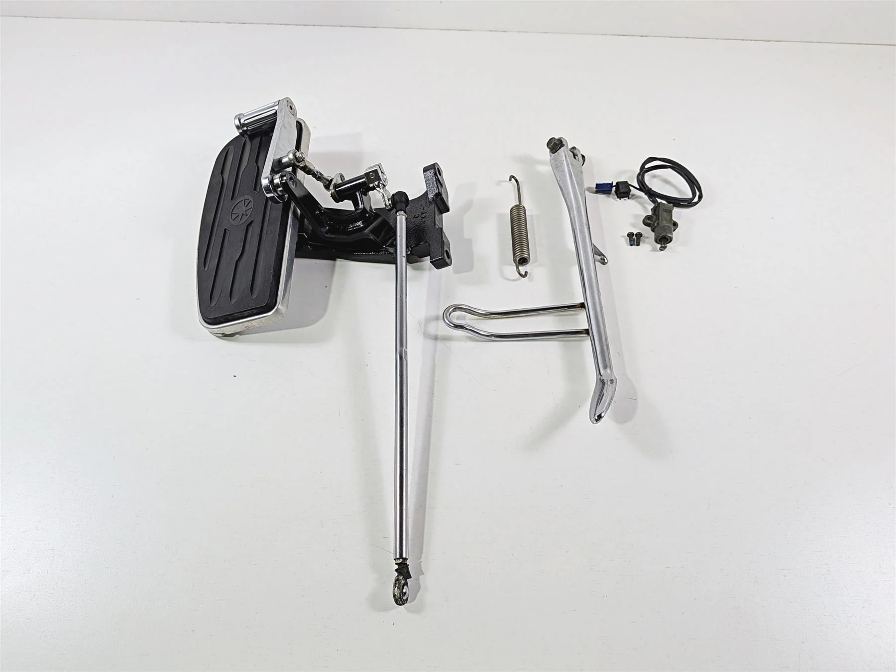 2006 Yamaha XVZ1300 Royal Star Left Floor Board & Shifter 4XY-27410-10-00 - Image 12