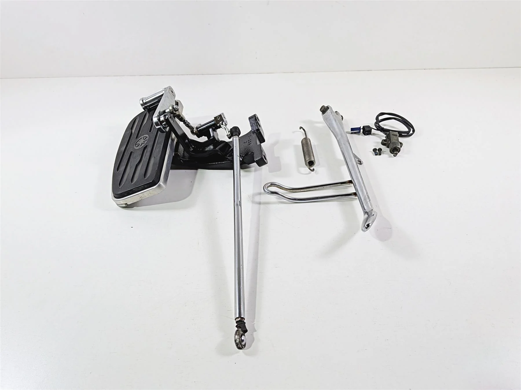 2006 Yamaha XVZ1300 Royal Star Left Floor Board & Shifter 4XY-27410-10-00 - Image 13