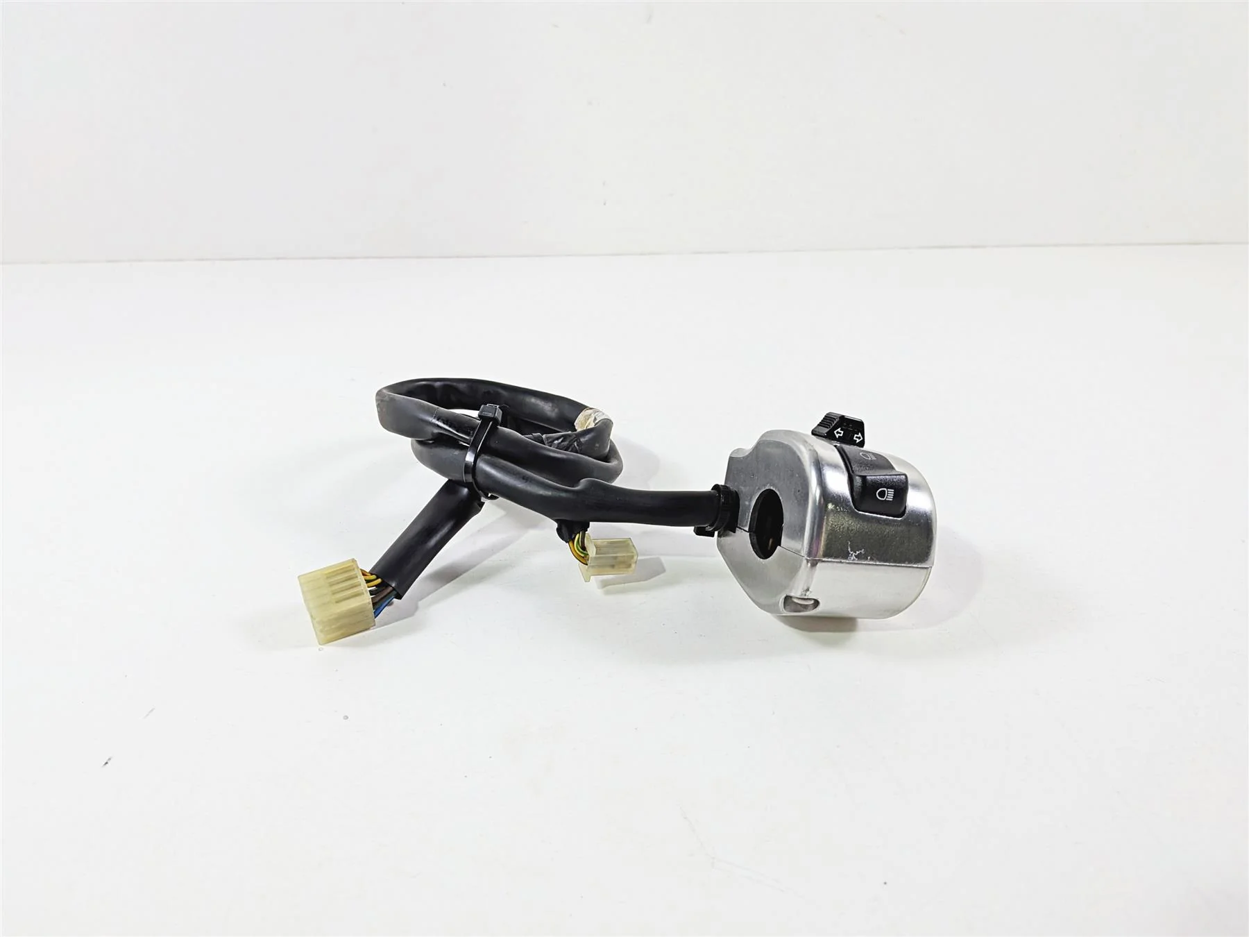 2006 Yamaha XVZ1300 Royal Star Left Hand Light Control Switch 1D6-83973-00-00 - Image 3