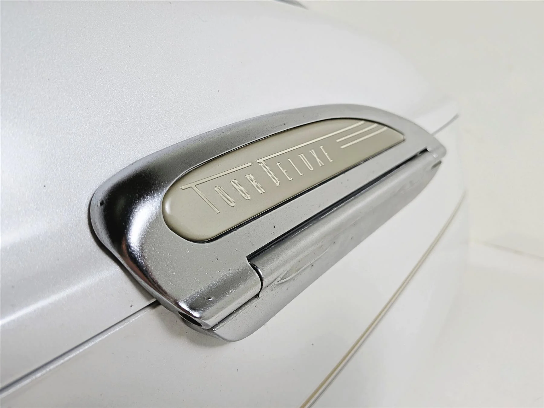 2006 Yamaha XVZ1300 Royal Star Left Right Saddle Bag Set White 4XY-Y2843-2H-P2 - Image 15