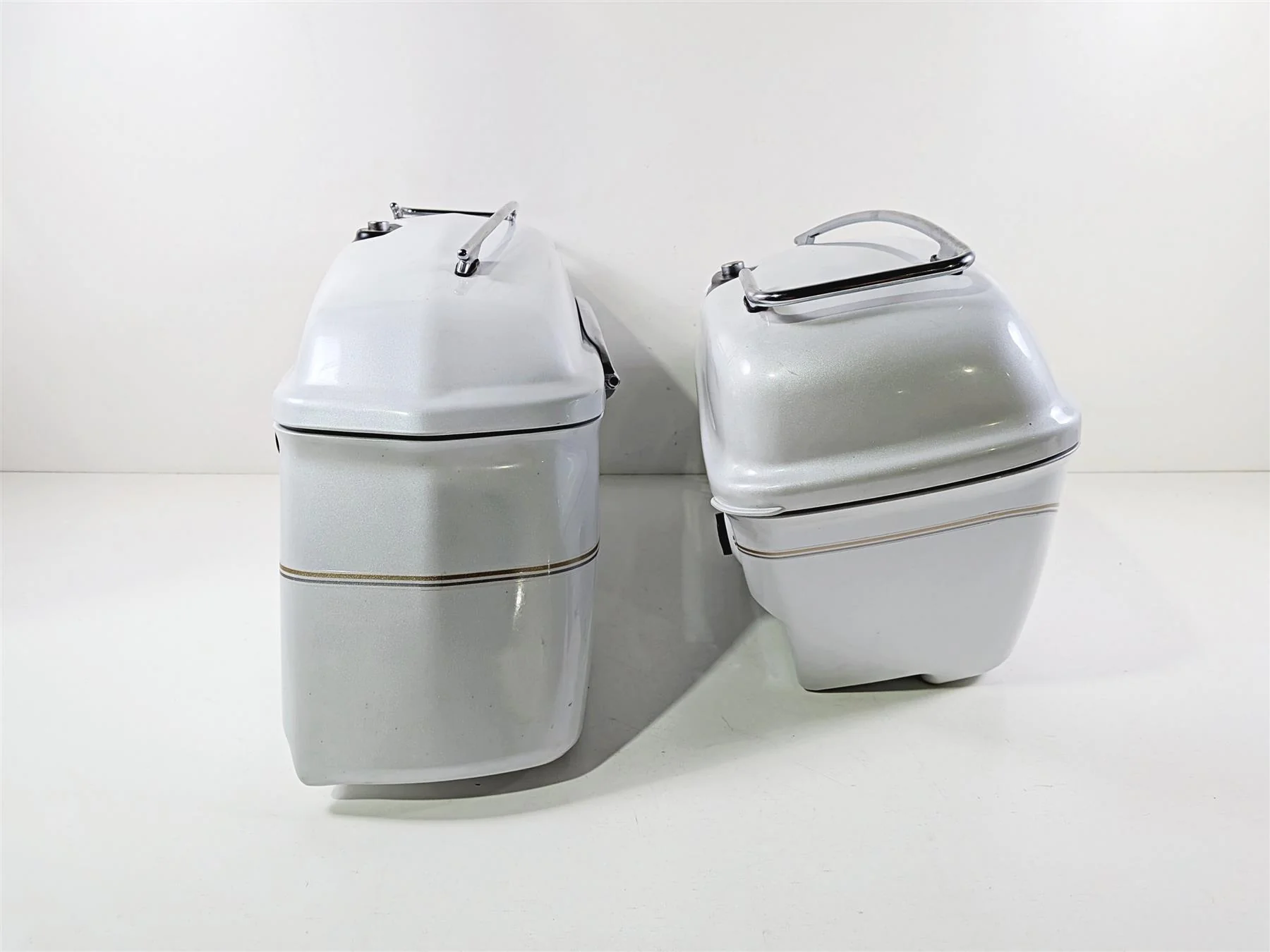 2006 Yamaha XVZ1300 Royal Star Left Right Saddle Bag Set White 4XY-Y2843-2H-P2 - Image 3