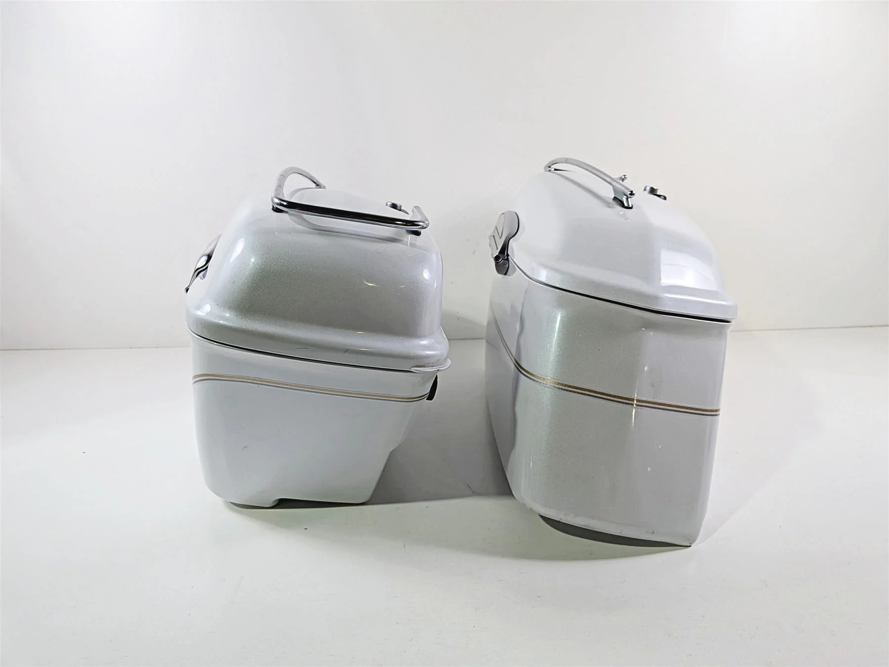 2006 Yamaha XVZ1300 Royal Star Left Right Saddle Bag Set White 4XY-Y2843-2H-P2 - Image 5