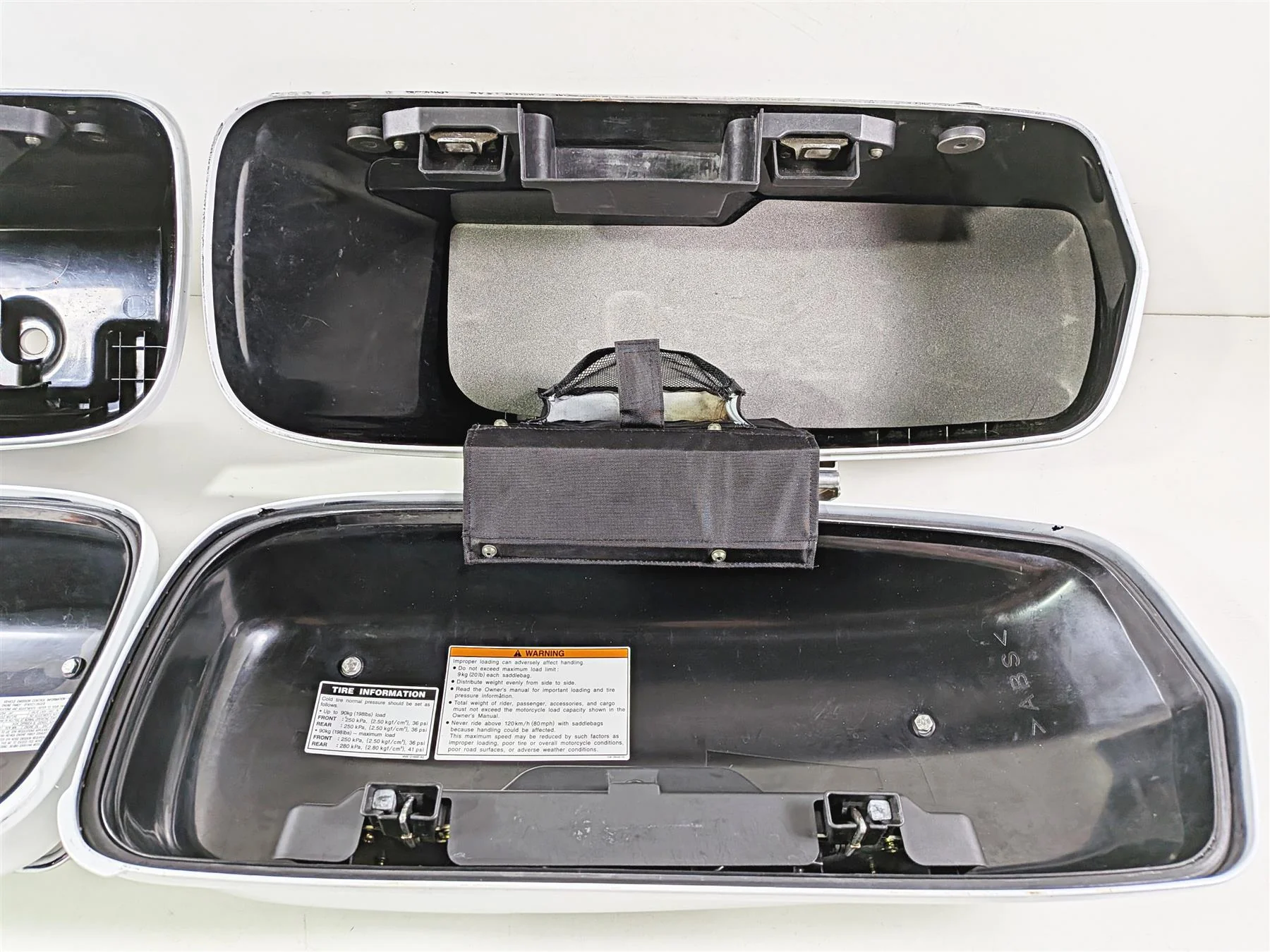 2006 Yamaha XVZ1300 Royal Star Left Right Saddle Bag Set White 4XY-Y2843-2H-P2 - Image 9