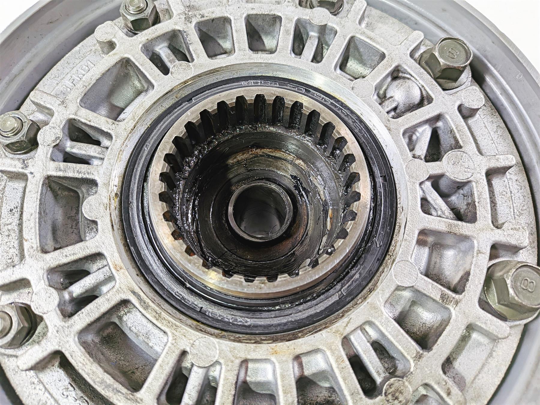 2006 Yamaha XVZ1300 Royal Star Rear Differential & Drive Shaft 4XY-46101-00-00 - Image 9
