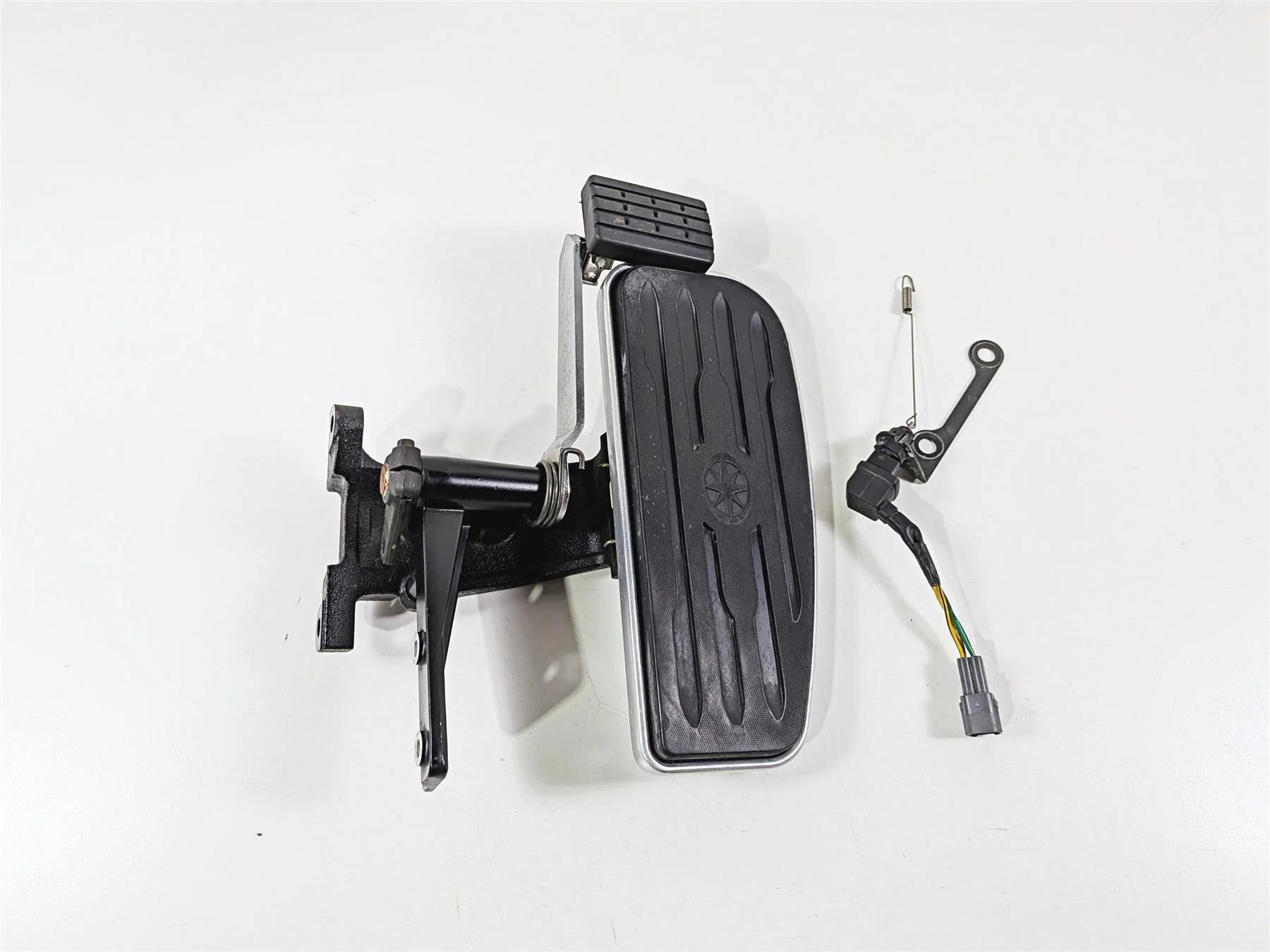 2006 Yamaha XVZ1300 Royal Star Right Floor Board & Brake Pedal 4XY-27420-10-00