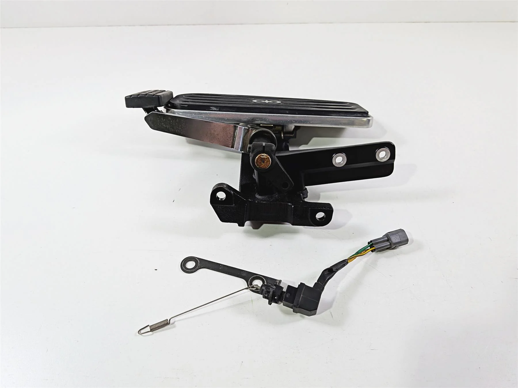 2006 Yamaha XVZ1300 Royal Star Right Floor Board & Brake Pedal 4XY-27420-10-00 - Image 3
