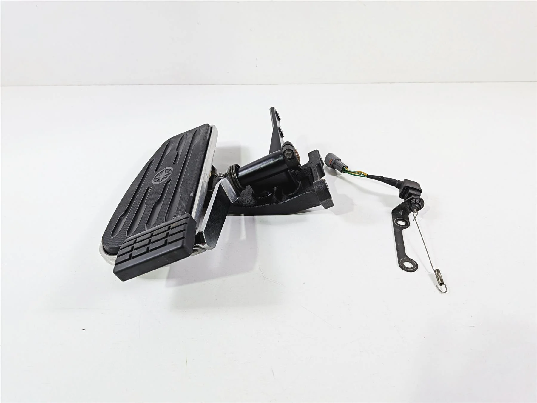 2006 Yamaha XVZ1300 Royal Star Right Floor Board & Brake Pedal 4XY-27420-10-00 - Image 4