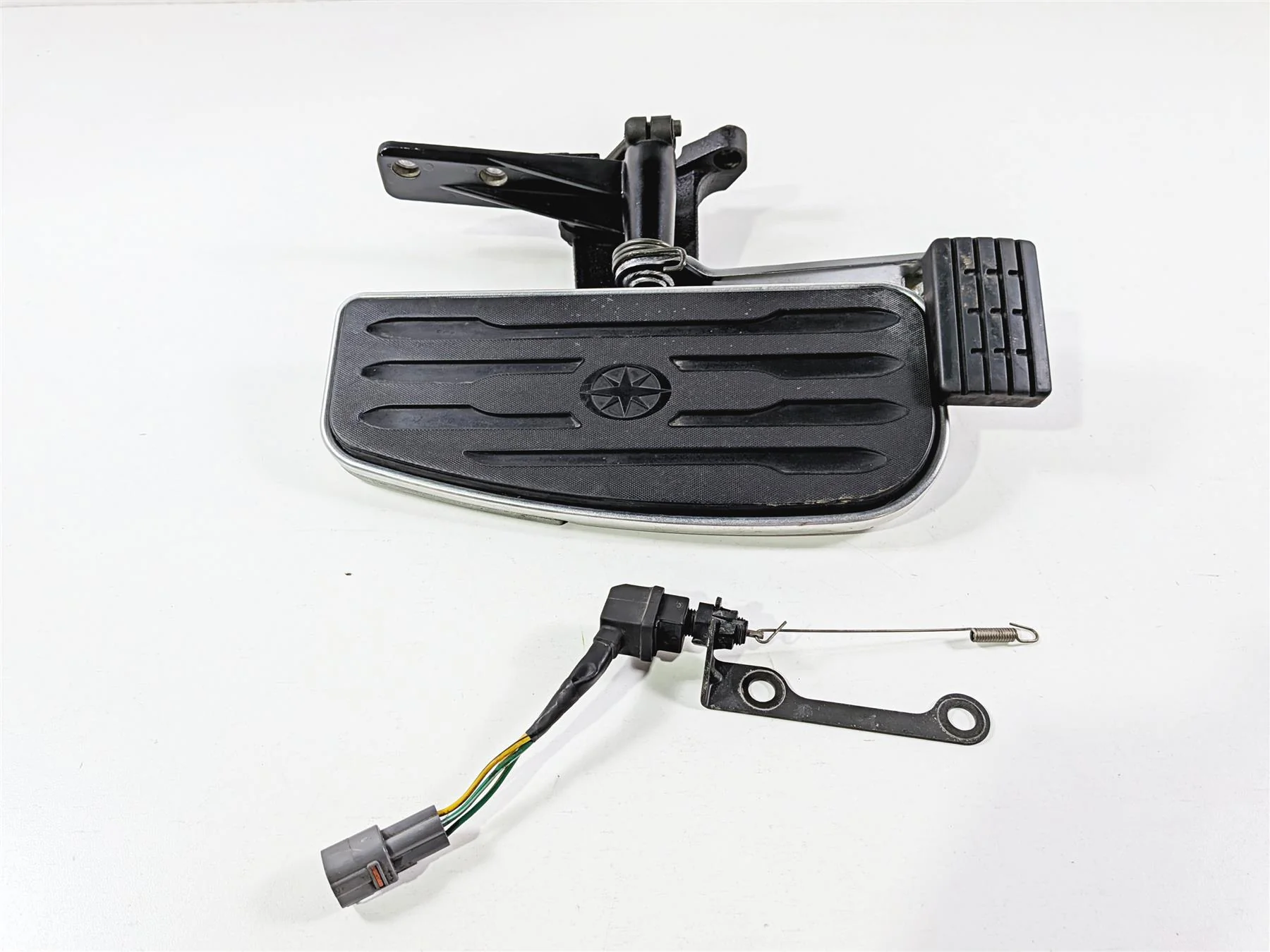2006 Yamaha XVZ1300 Royal Star Right Floor Board & Brake Pedal 4XY-27420-10-00 - Image 5