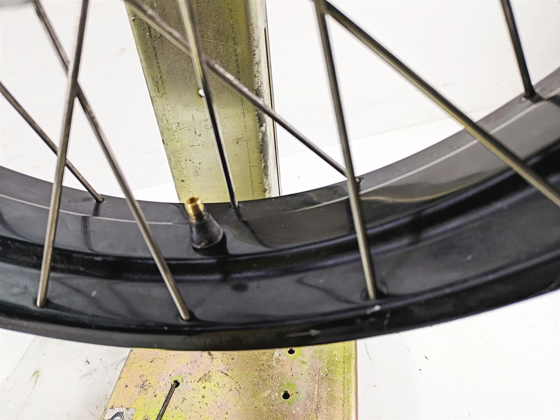 2007 BMW R1200GS K255 Adv 19x2.5 Front Wheel Spoke Rim 36317710866 36317696218 - Image 11