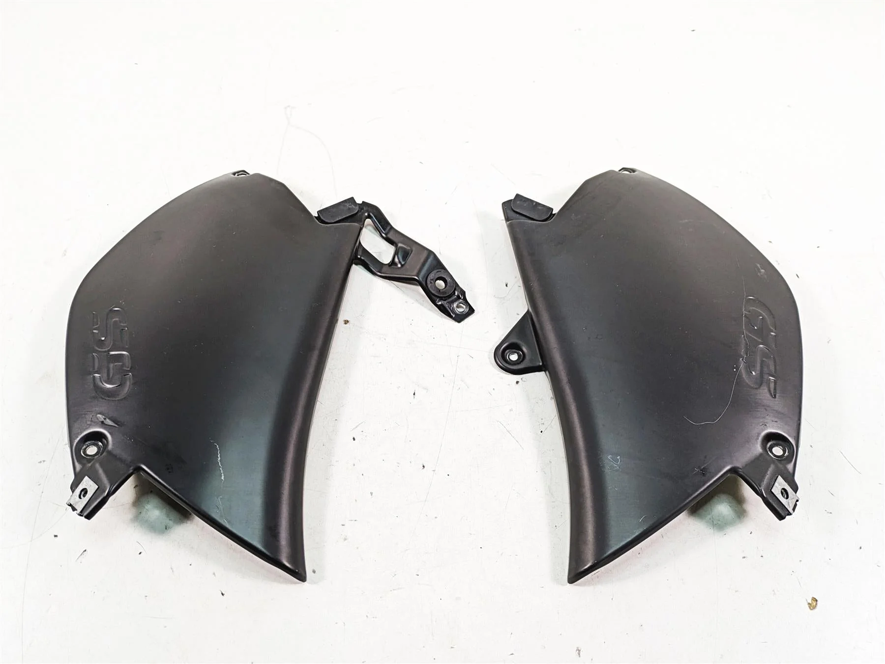 2007 BMW R1200GS K255 Adv Between Leg Side Cover Set 46637698234 46637727269