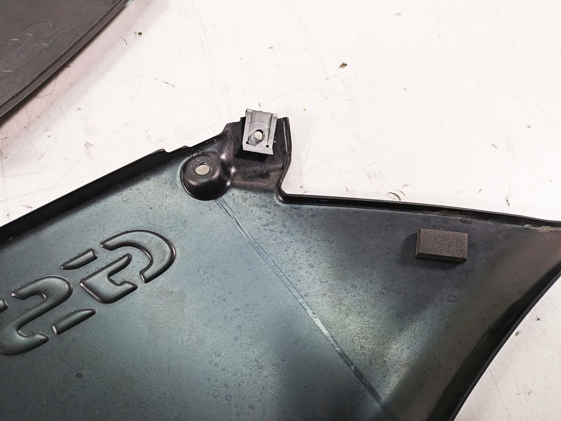 2007 BMW R1200GS K255 Adv Between Leg Side Cover Set 46637698234 46637727269 - Image 11