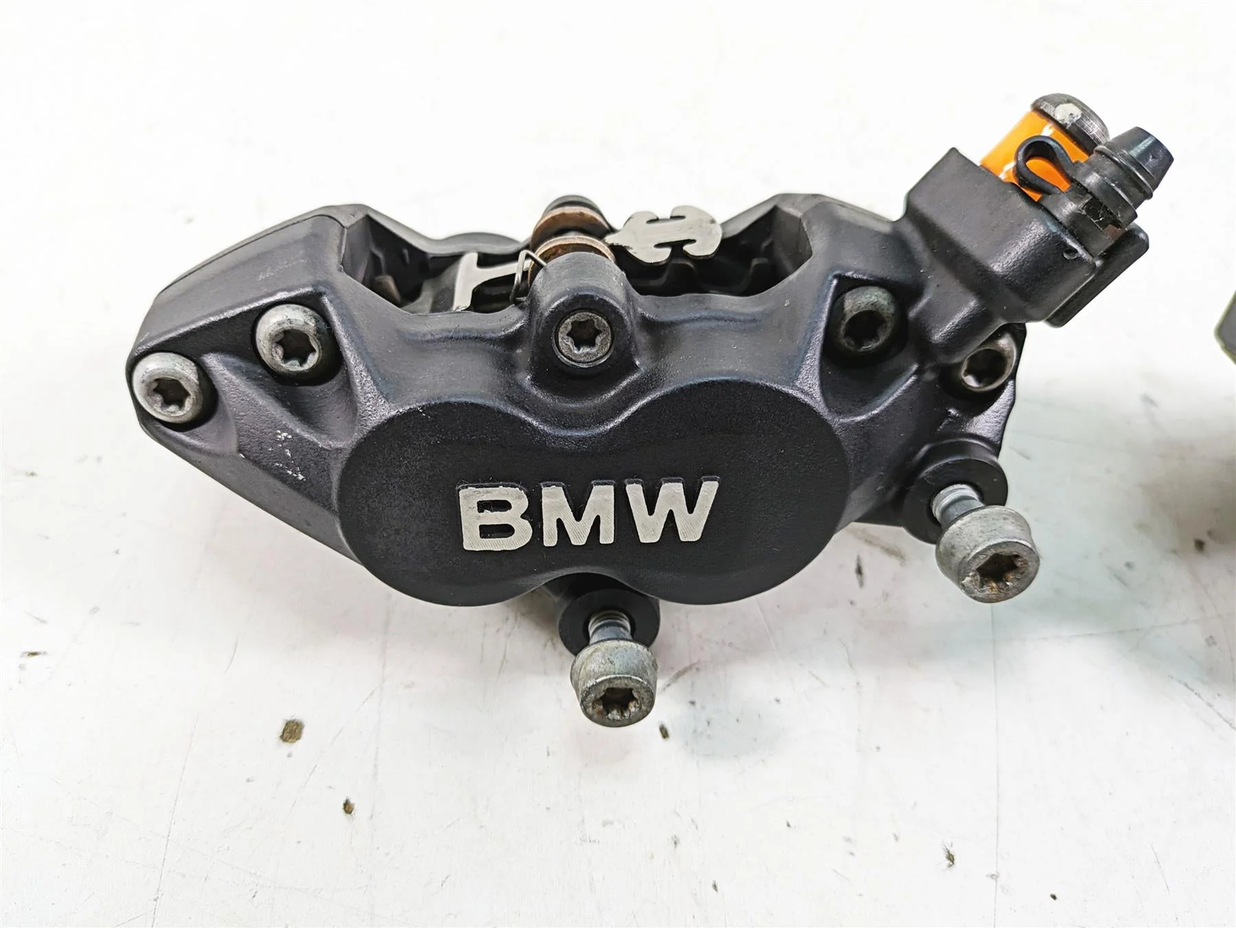 2007 BMW R1200GS K255 Adv Brembo Front Brake Caliper Set 34117711438 34117711439 - Image 6