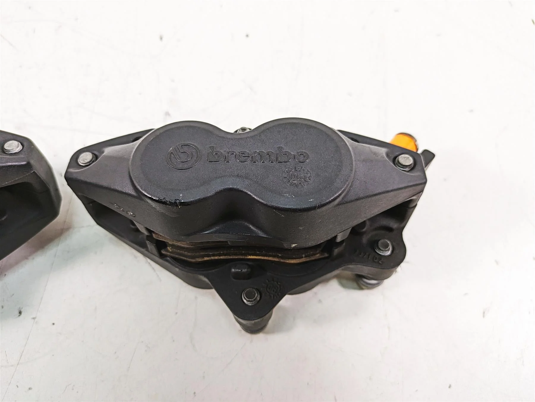 2007 BMW R1200GS K255 Adv Brembo Front Brake Caliper Set 34117711438 34117711439 - Image 9
