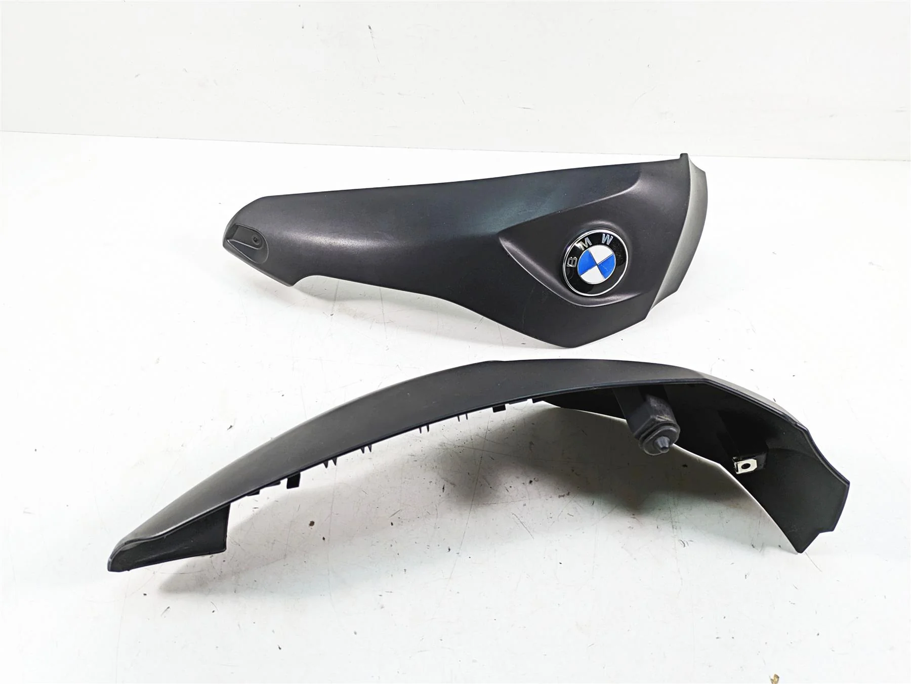 2007 BMW R1200GS K255 Adv Emblem Tank Side Cover Set 46637694965 46637694966 - Image 3
