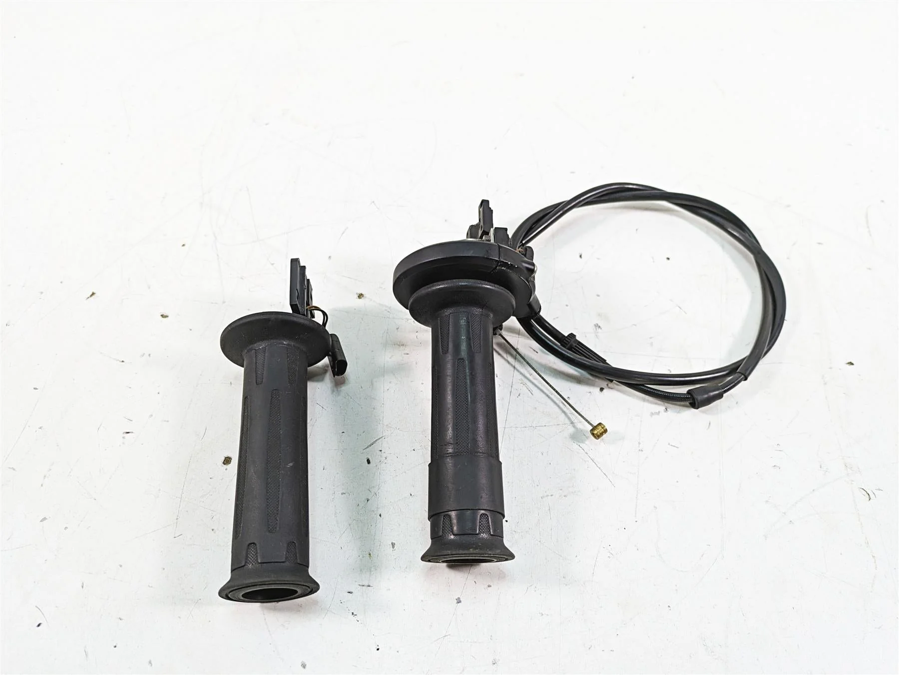 2007 BMW R1200GS K255 Adv Heated Hand Grips Throttle Cable Set 61317727067 - Image 3