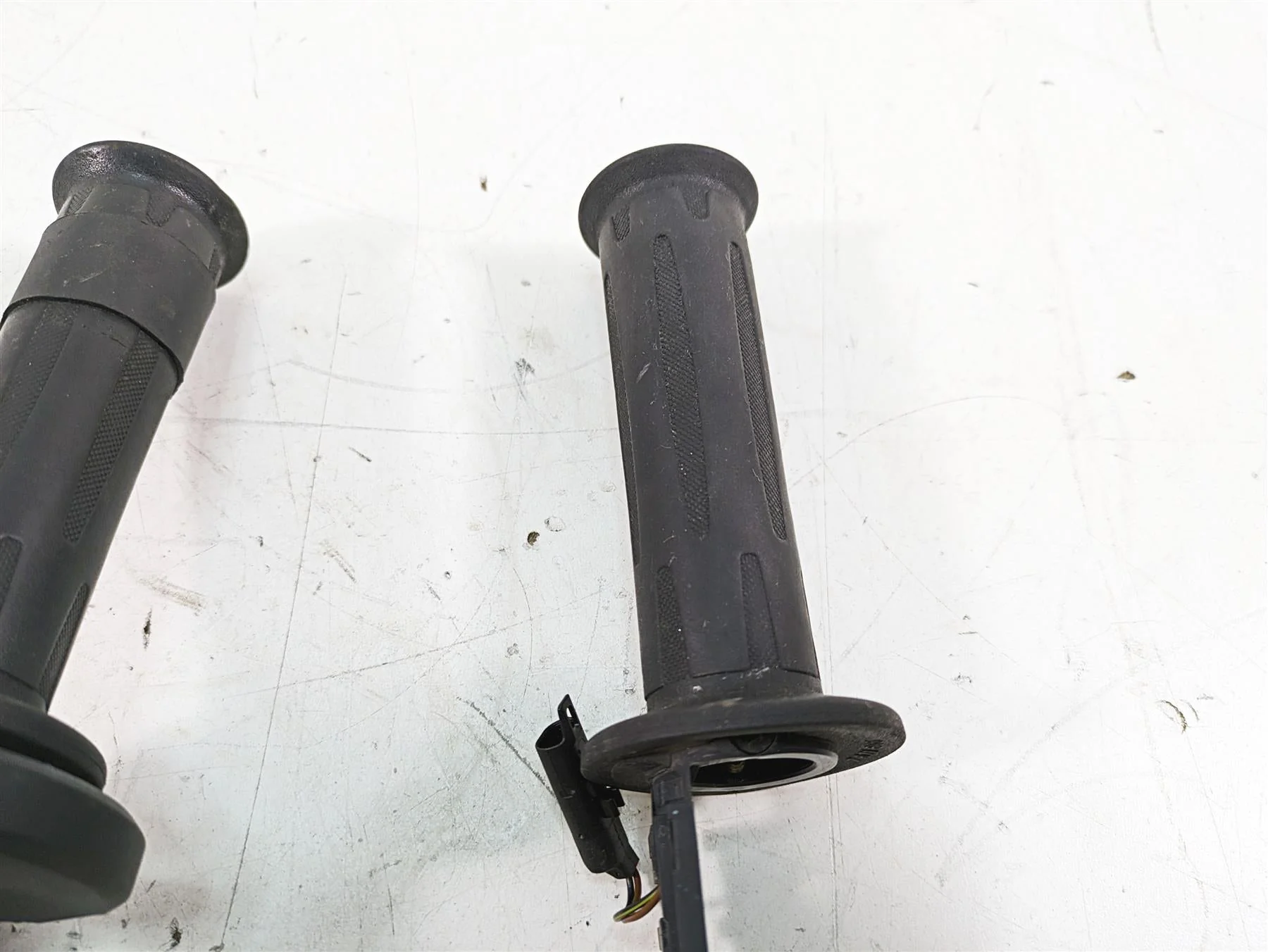 2007 BMW R1200GS K255 Adv Heated Hand Grips Throttle Cable Set 61317727067 - Image 6