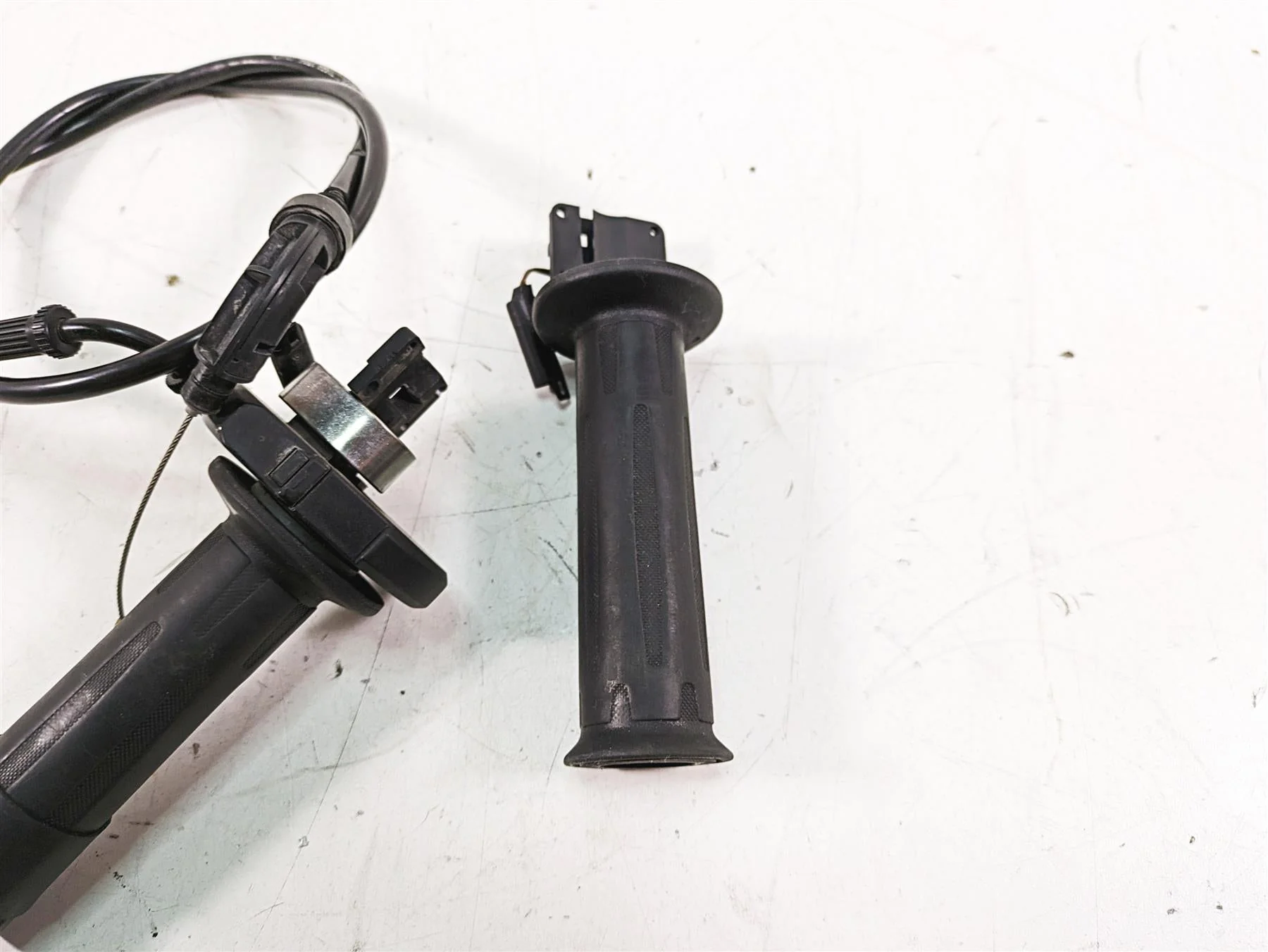 2007 BMW R1200GS K255 Adv Heated Hand Grips Throttle Cable Set 61317727067 - Image 8