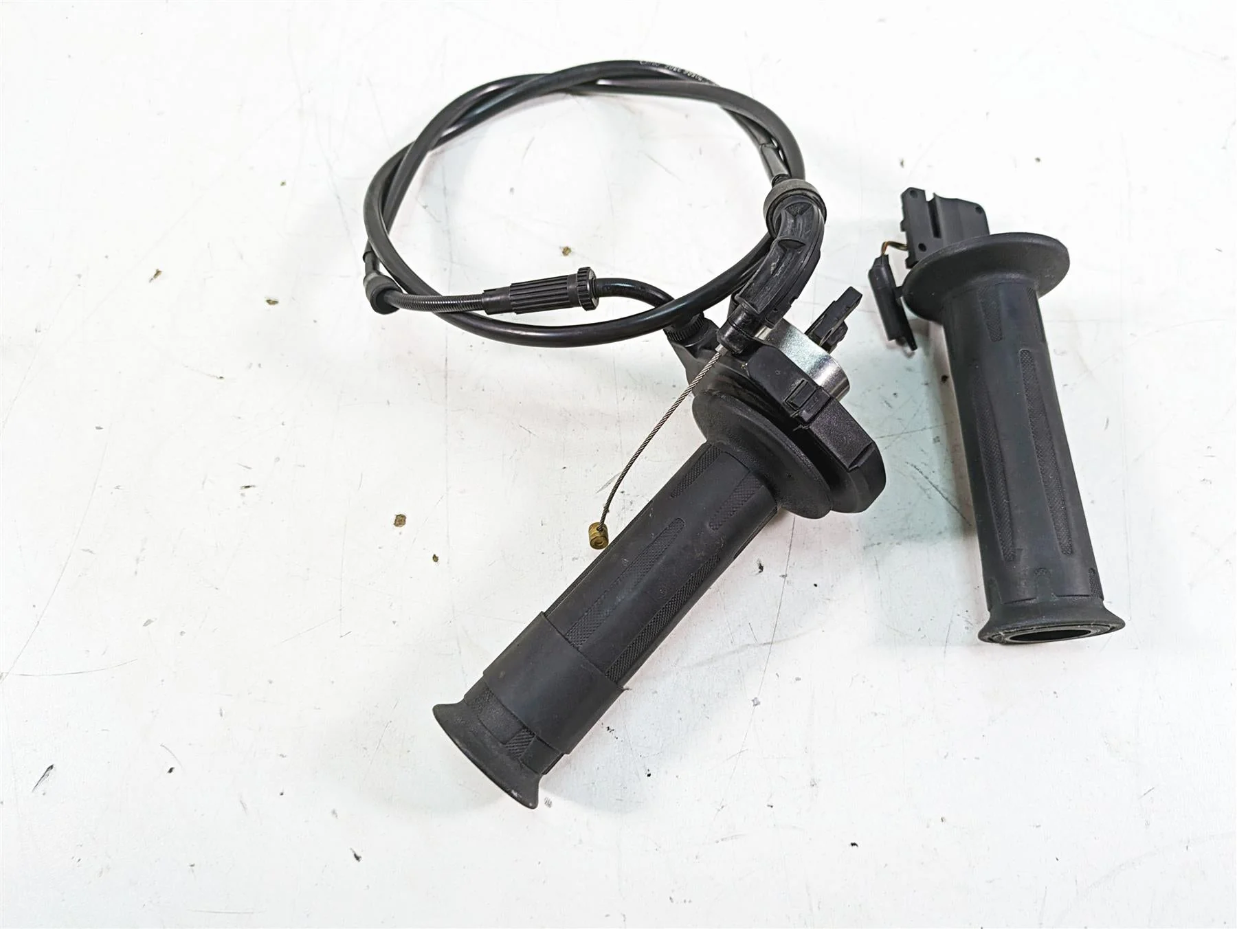 2007 BMW R1200GS K255 Adv Heated Hand Grips Throttle Cable Set 61317727067 - Image 9