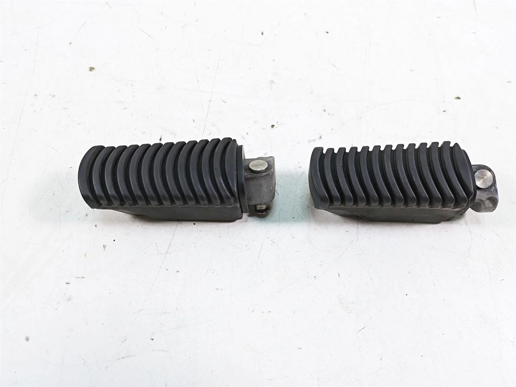 2007 BMW R1200GS K255 Adv Passenger Pillion Footpeg Foot Peg Set 46717664225 - Image 5
