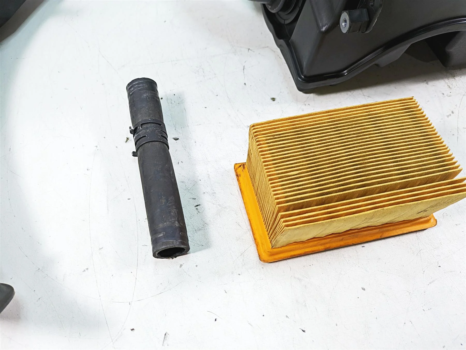2007 BMW R1200RT K26 Air Cleaner Breather Box & Tubes Set 13717677655 - Image 3