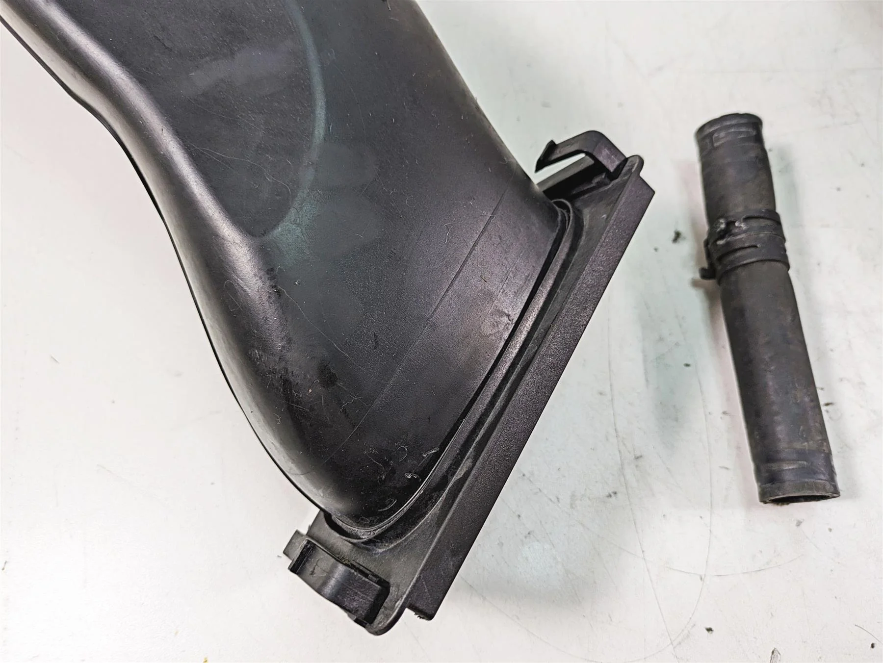 2007 BMW R1200RT K26 Air Cleaner Breather Box & Tubes Set 13717677655 - Image 9