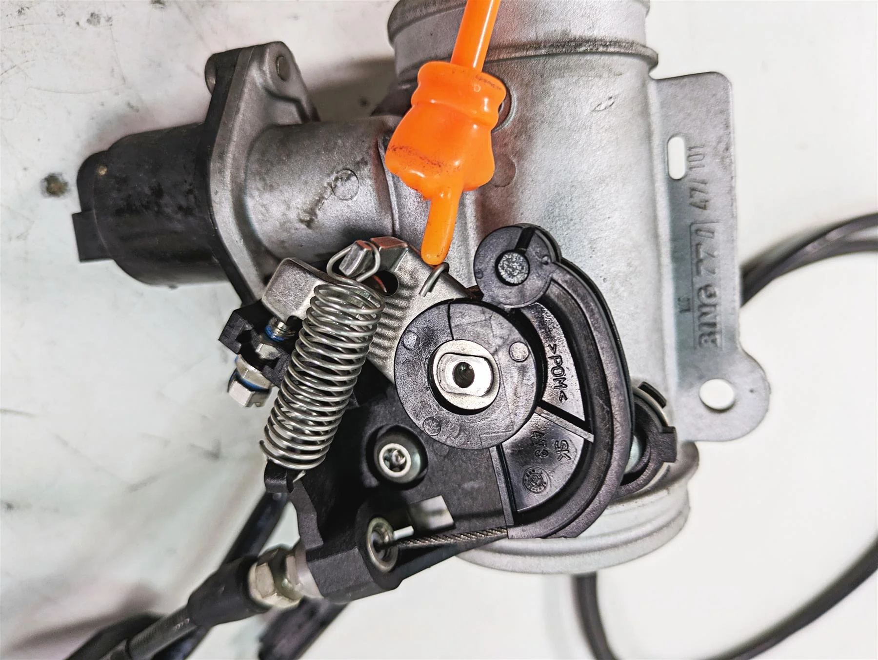 2007 BMW R1200RT K26 Bing Throttle Bodies & Cables -Read 13547685323 13547685324 - Image 4