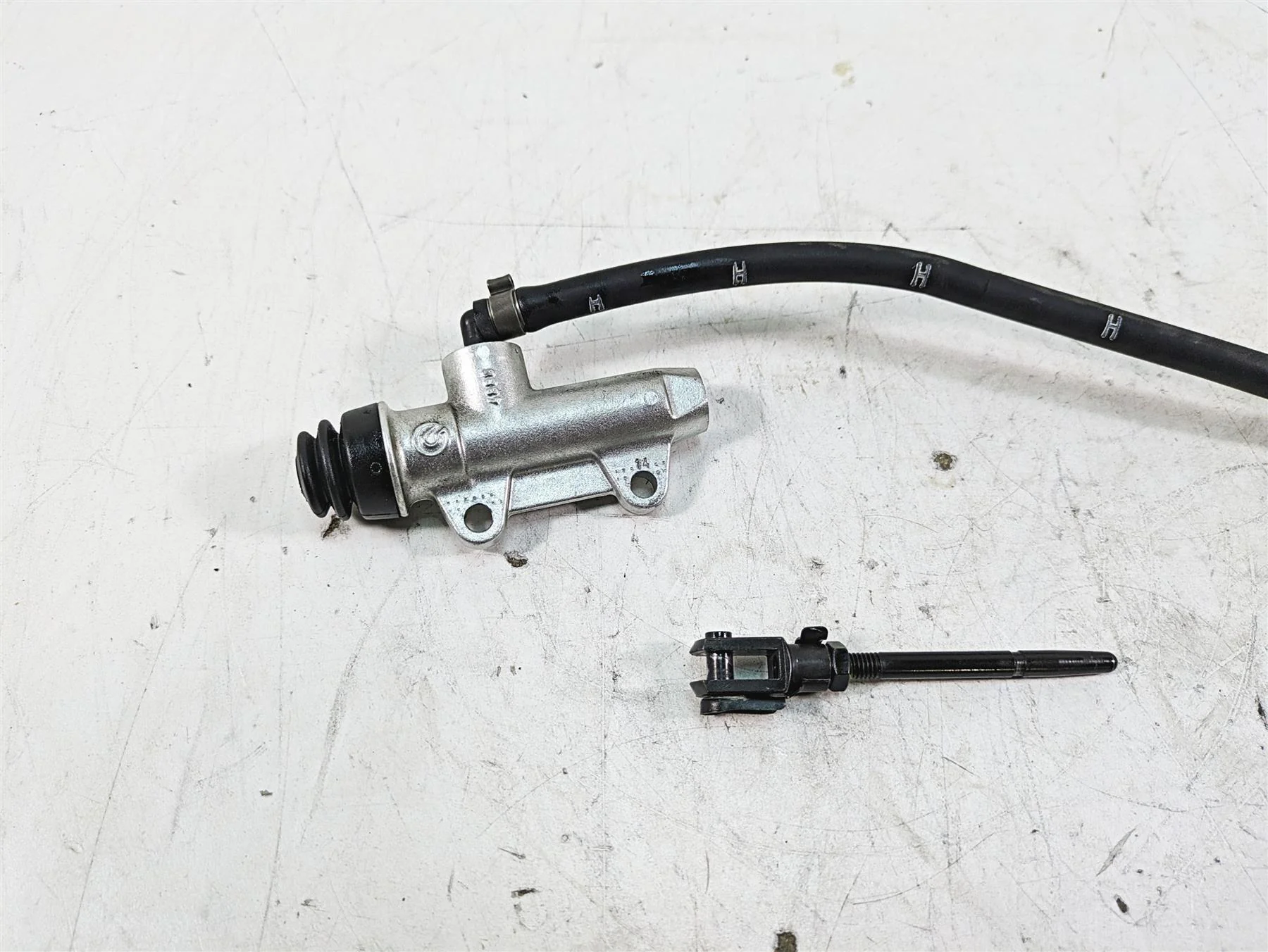 2007 BMW R1200RT K26 Brembo Rear Brake Master Cylinder I-Abs Gen2 34317705580 - Image 2