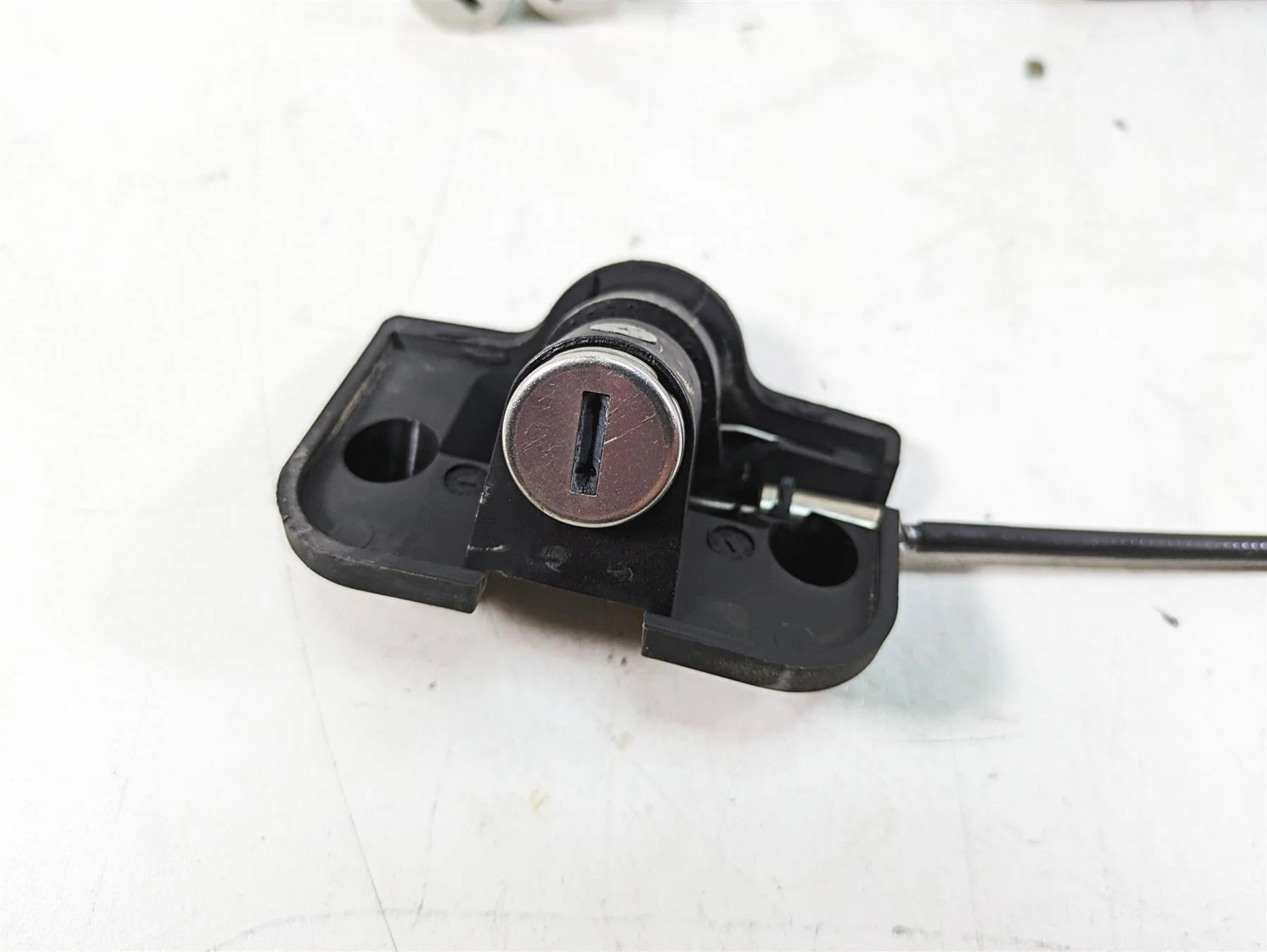 2007 BMW R1200RT K26 Cdi Ecm Ignition Switch Key Lock Set 7704861 51257700072 - Image 3